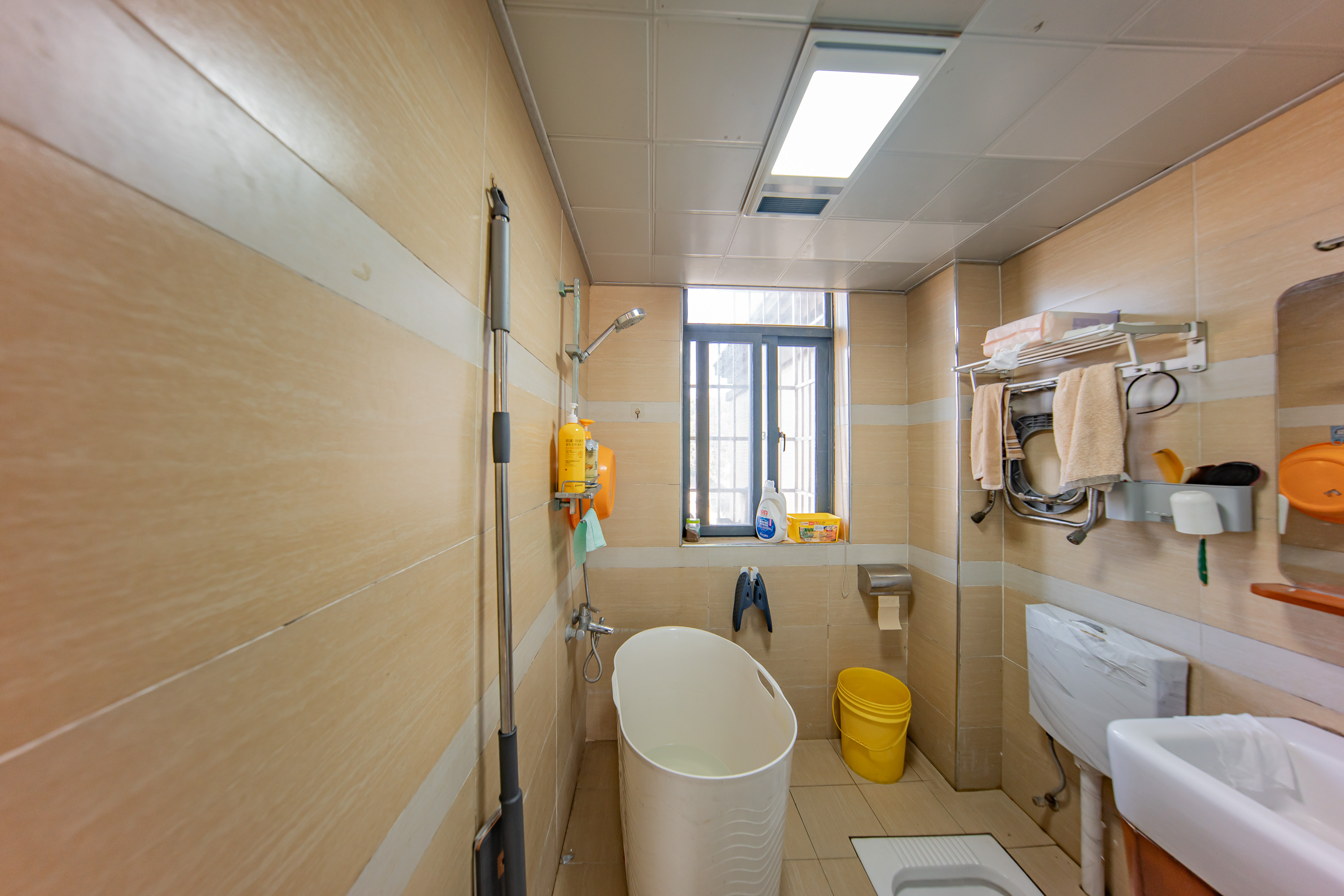 中建麓山和苑  4室2厅2卫    91.8万卫生间