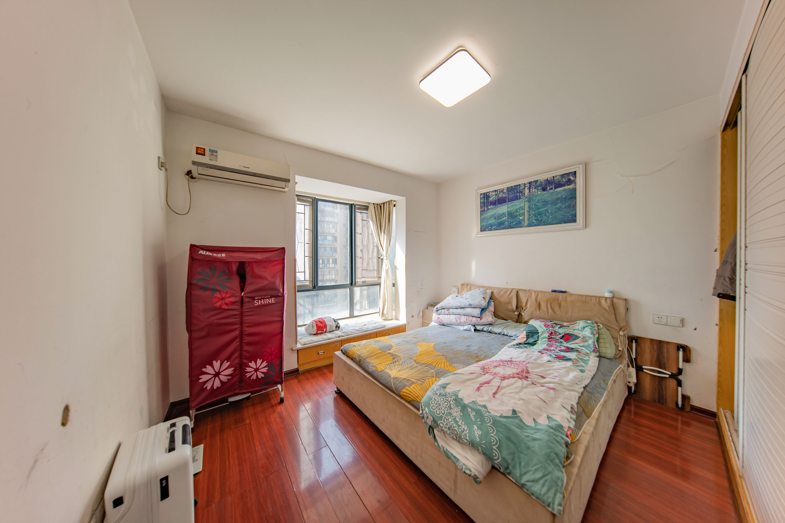 中建麓山和苑  4室2厅2卫    91.8万卧室