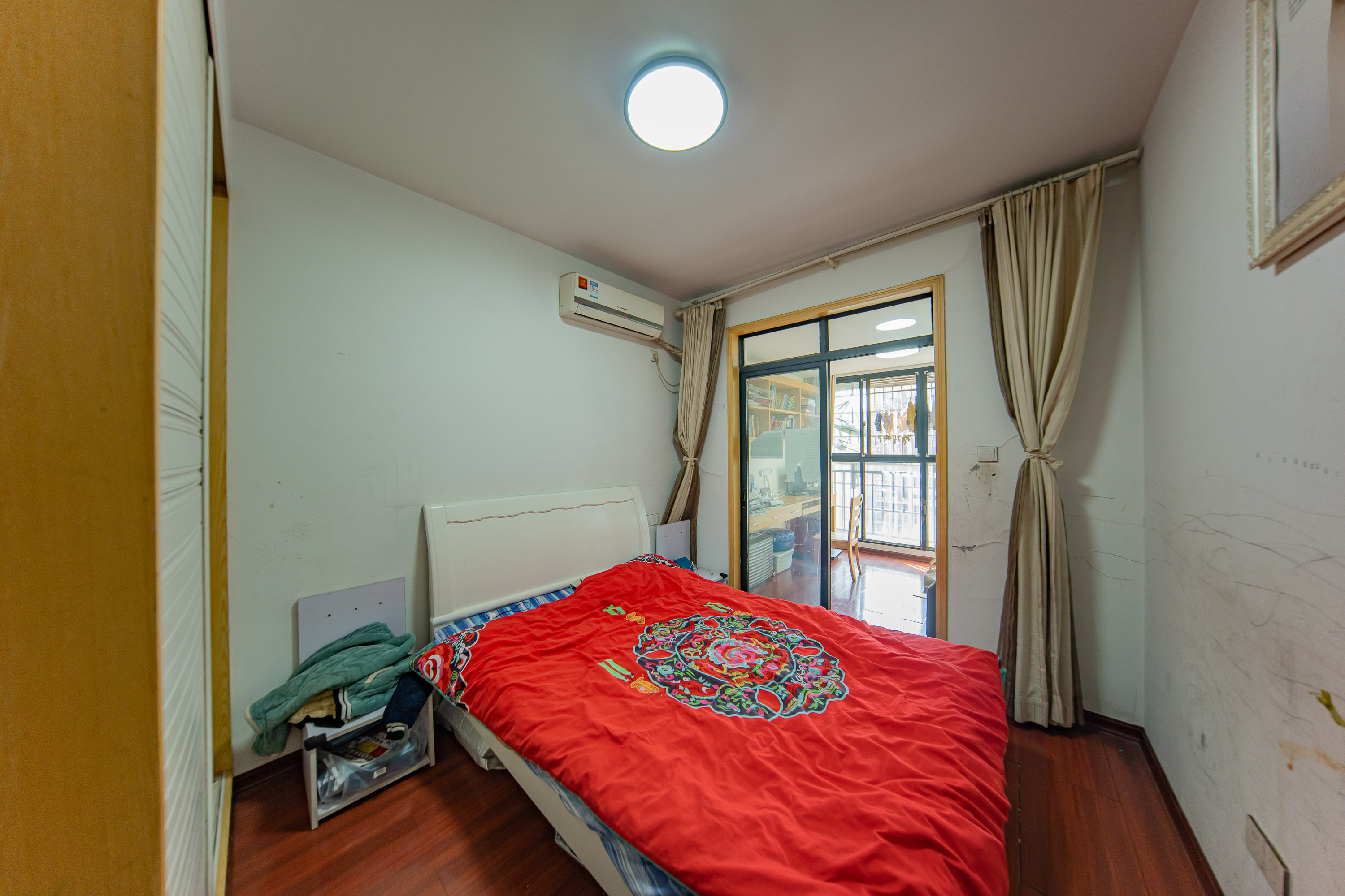 中建麓山和苑  4室2厅2卫    91.8万卧室