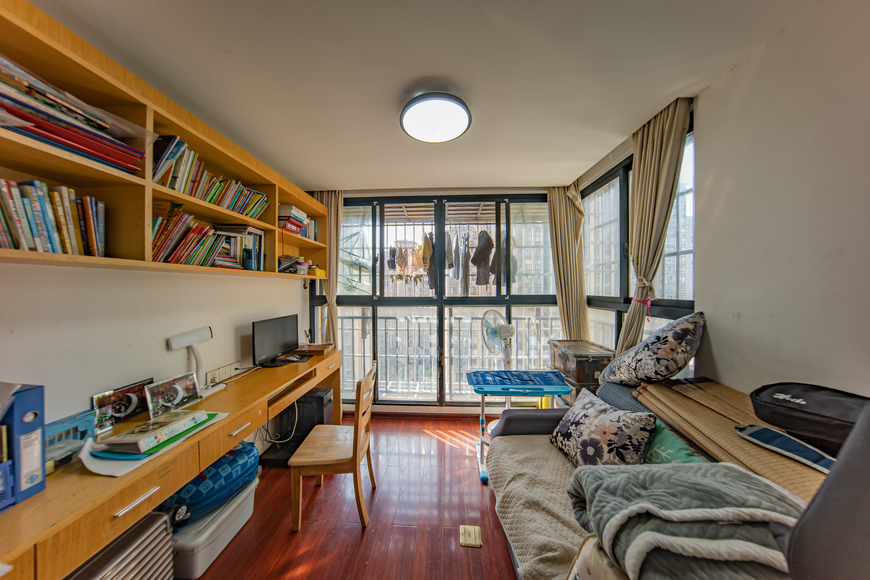 中建麓山和苑  4室2厅2卫    91.8万阳台