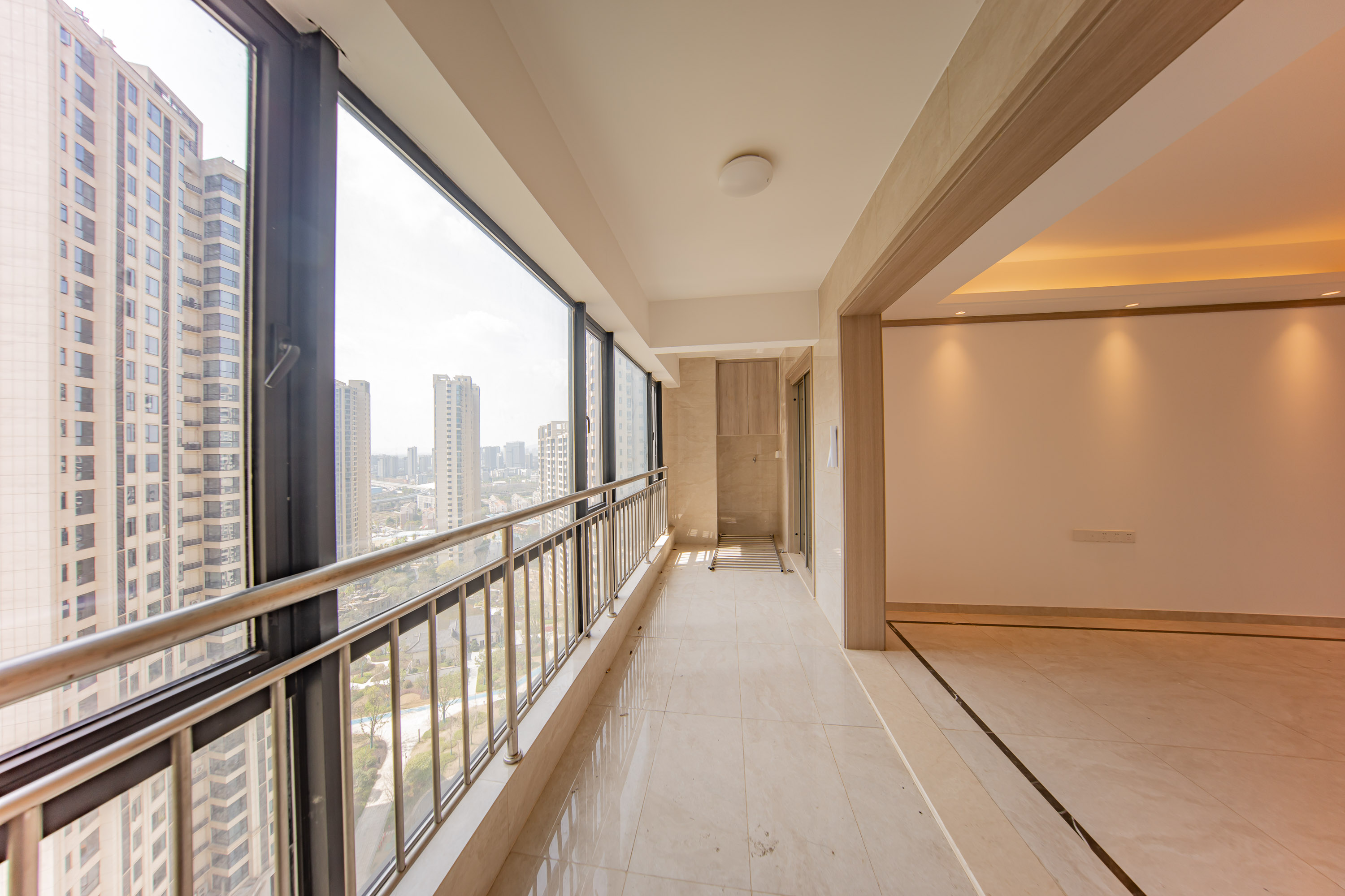建投象山国际  4室2厅2卫   175.00万阳台