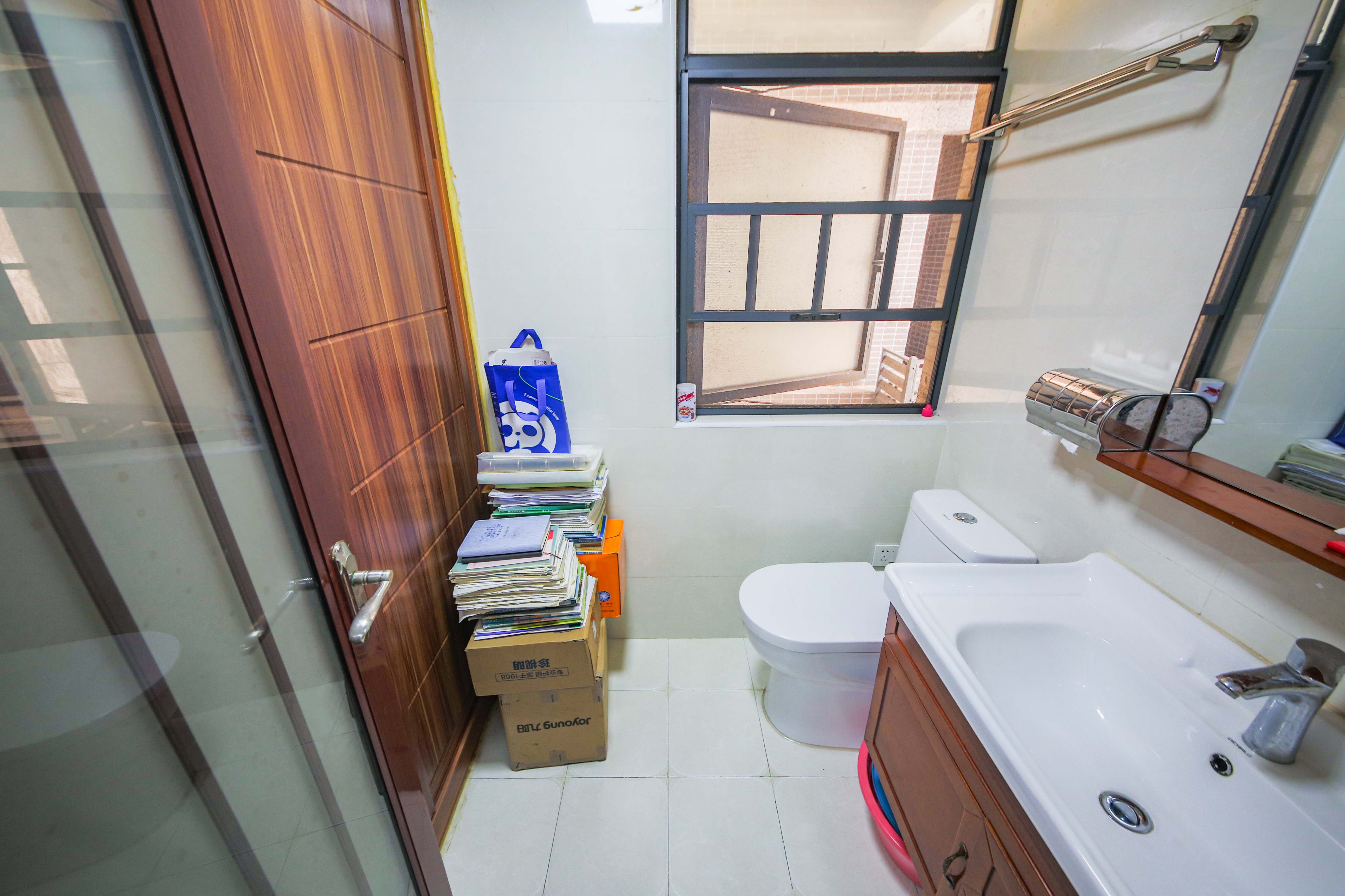 和庄 3室2厅2卫 110.0万 和庄 3室2厅2卫 110.0万卫生间