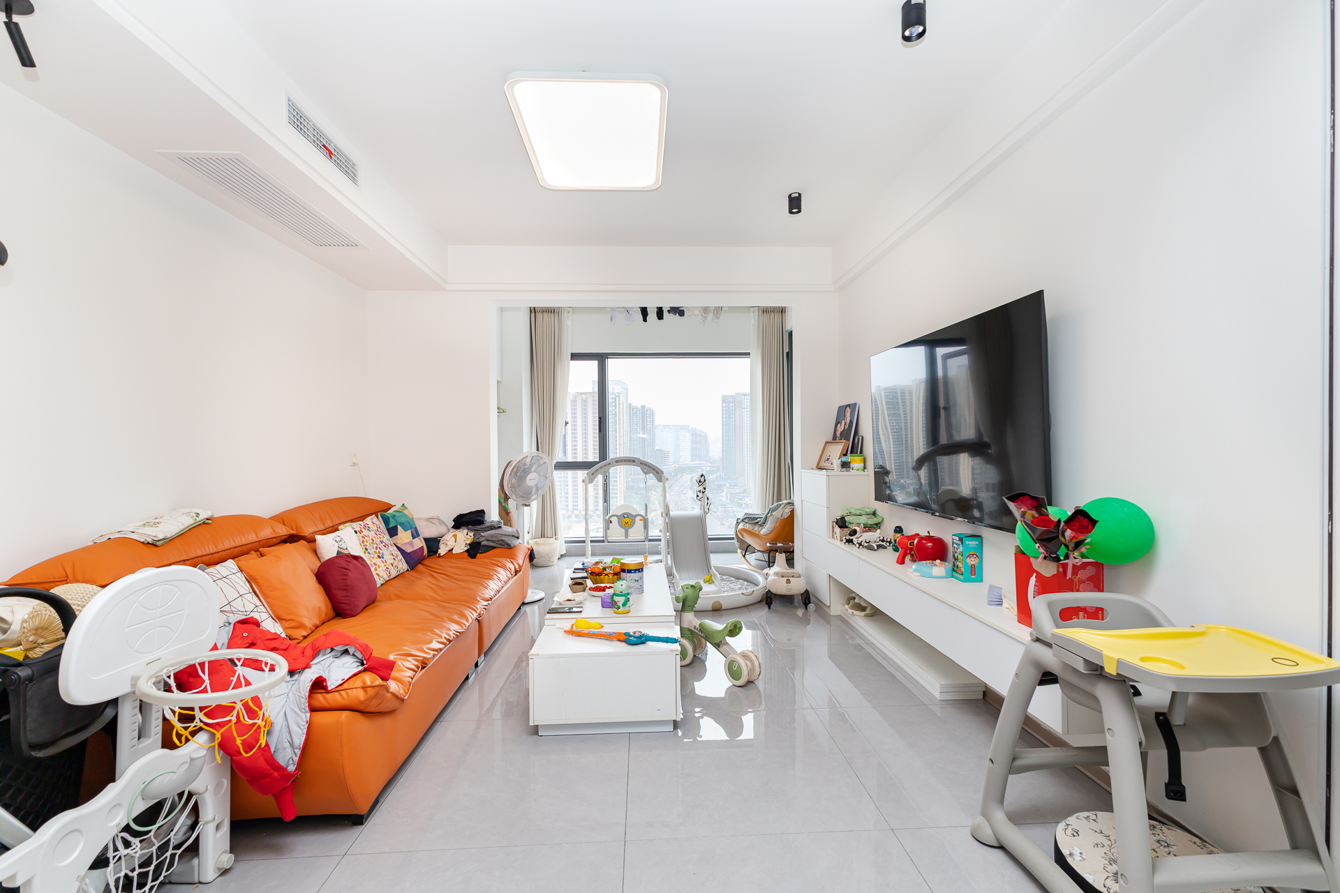 越秀湘江星汇城二期  4室2厅2卫    128.0万 越秀湘江星汇城二期  4室2厅2卫    128.0万客厅