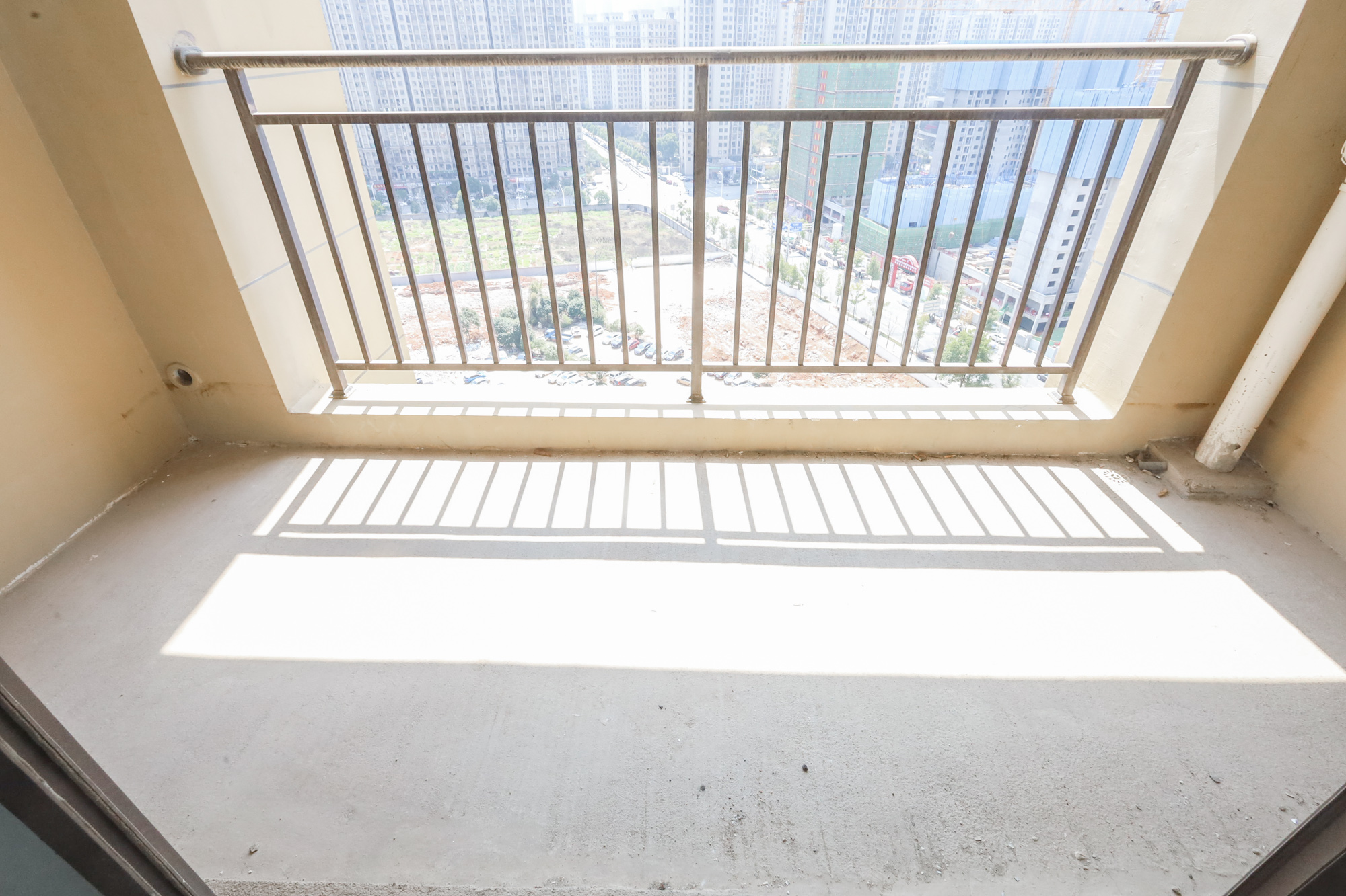 光明E城  4室2厅2卫    108.0万 光明E城  4室2厅2卫    108.0万阳台