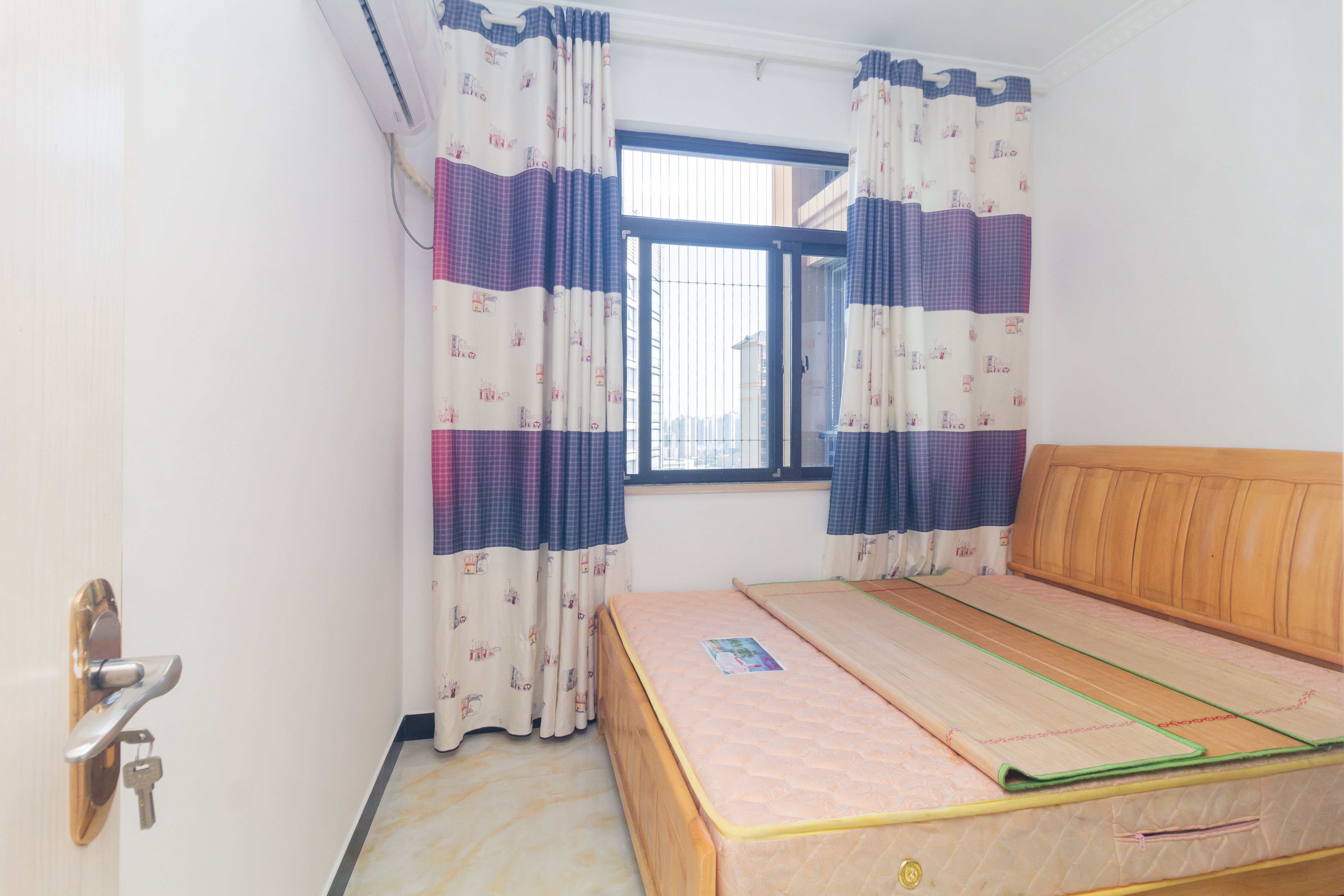 三景华御  2室2厅1卫   60.80万卧室