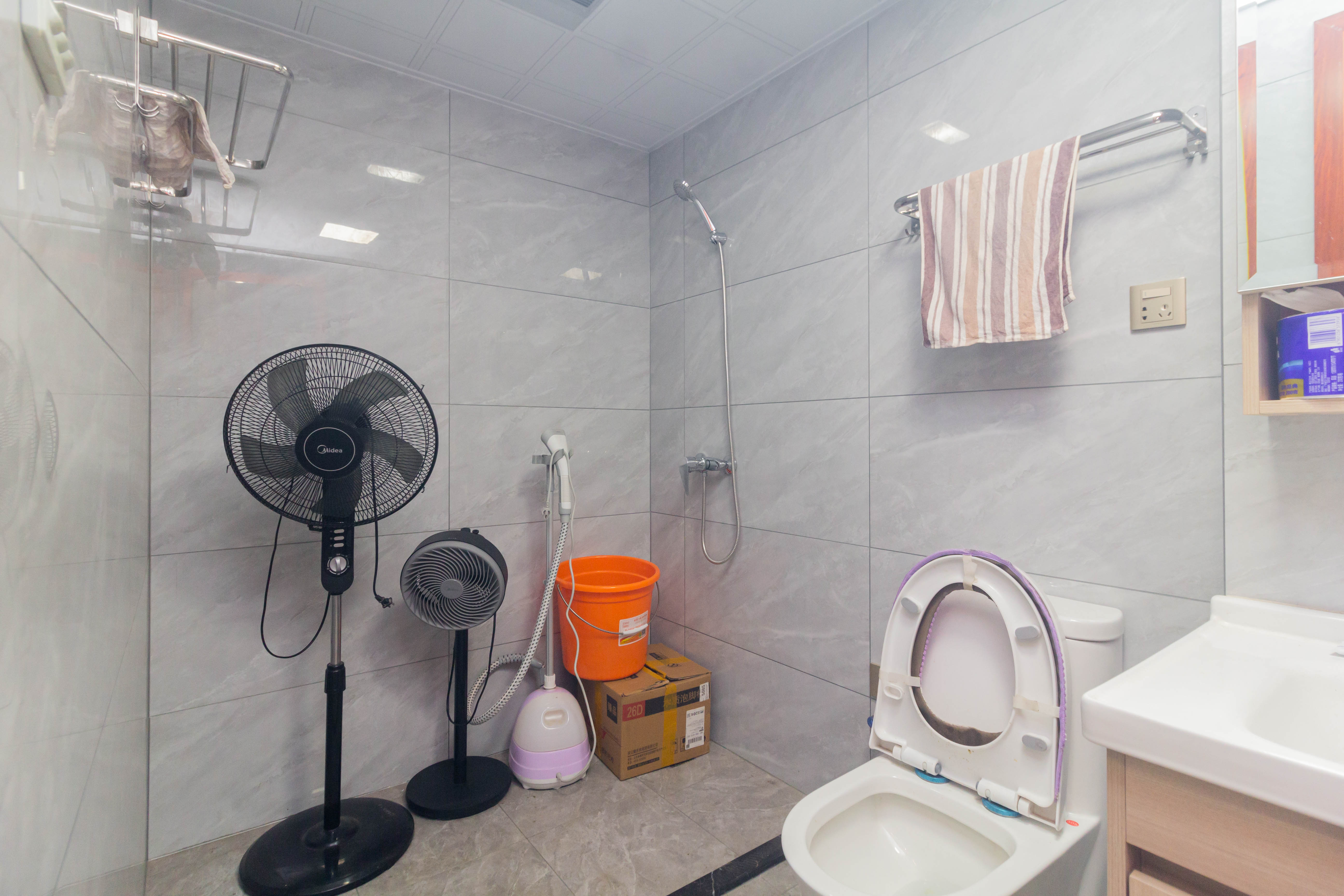 中交中央公园D1区 4室2厅2卫 178.0万 中交中央公园D1区 4室2厅2卫 178.0万卫生间