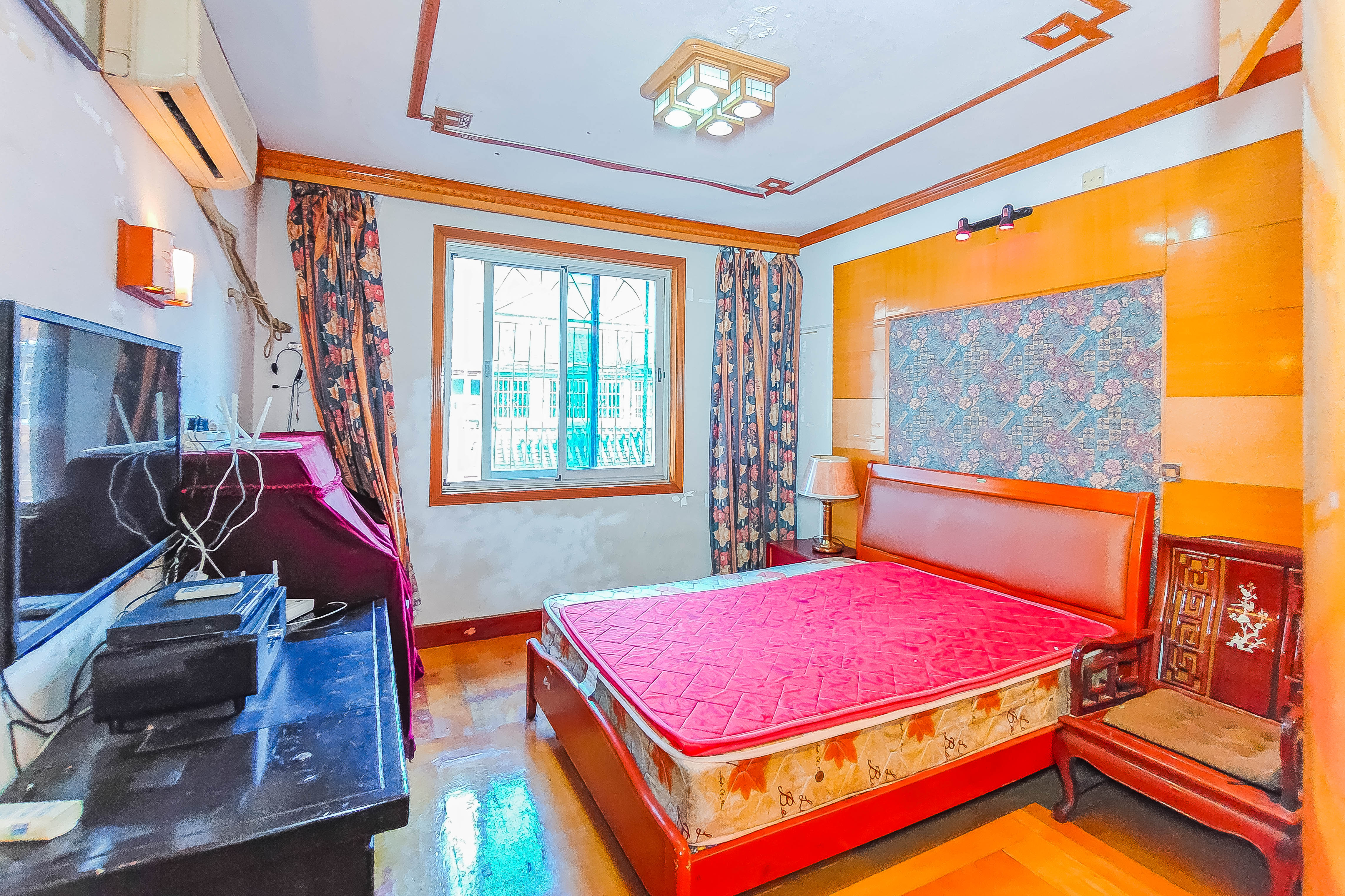 天心友园  4室2厅2卫    110.0万 天心友园  4室2厅2卫    110.0万卧室