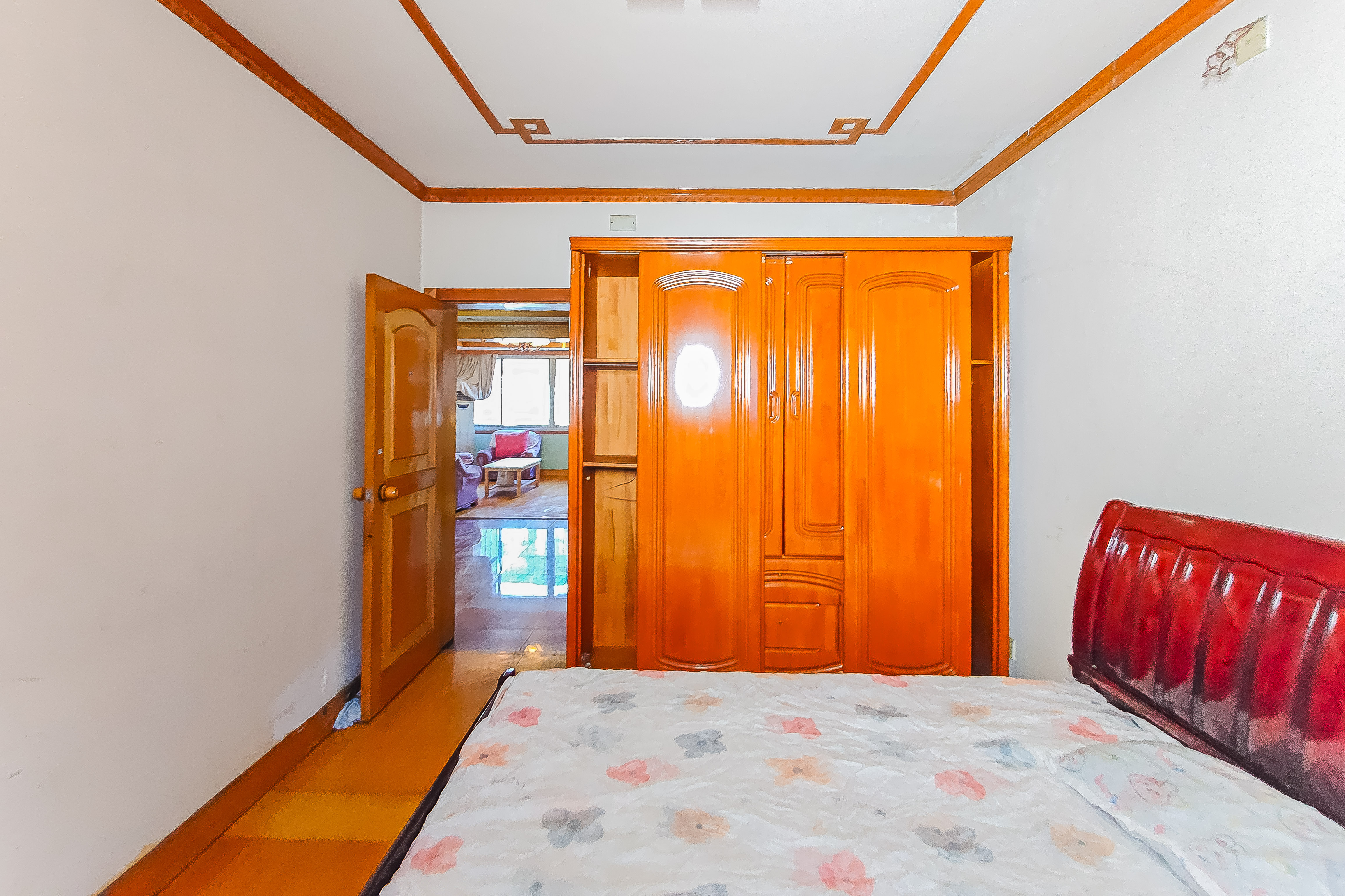 天心友园  4室2厅2卫    110.0万 天心友园  4室2厅2卫    110.0万卧室