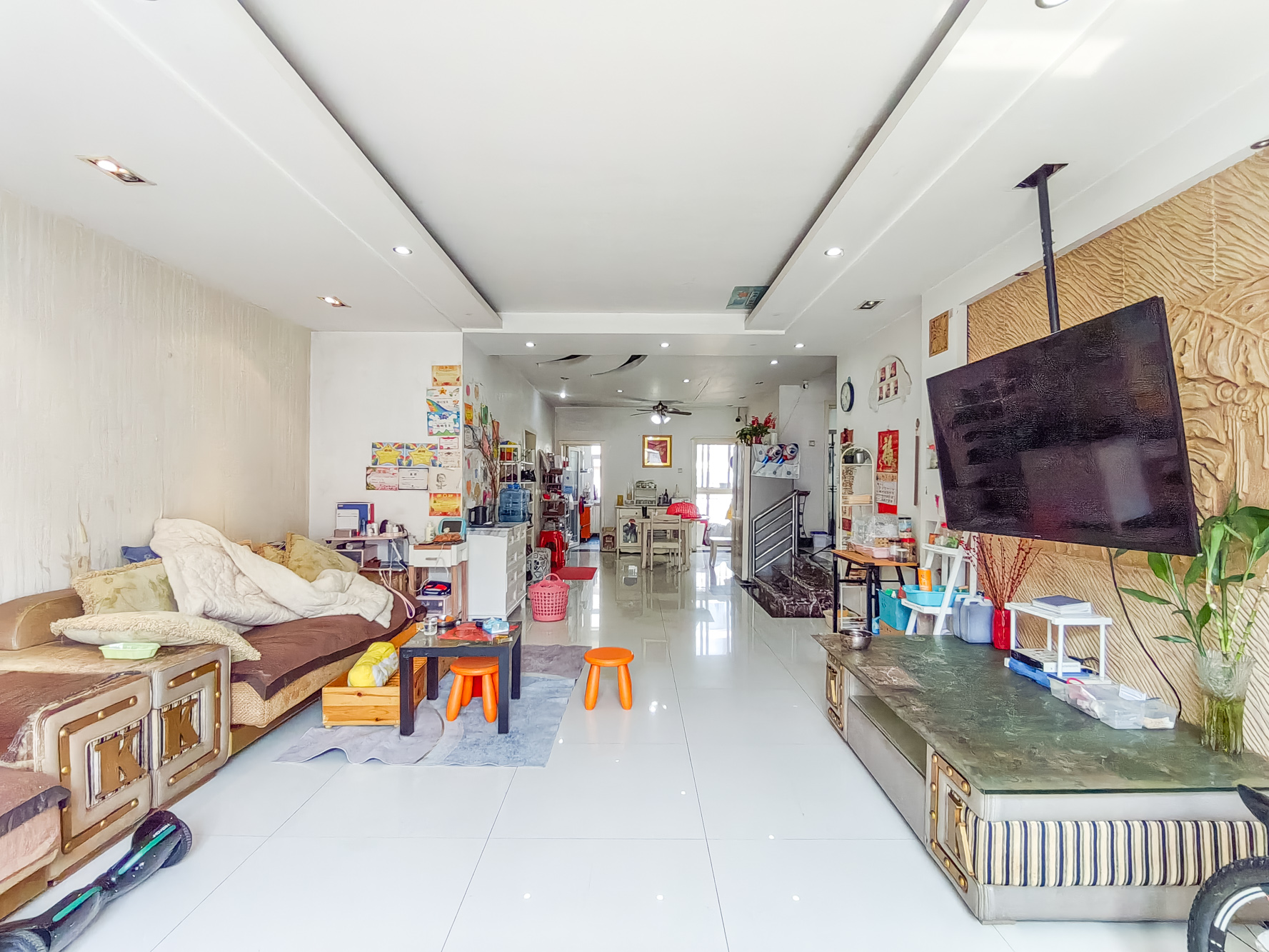 楚天家园 4室2厅1卫 87.0万 楚天家园 4室2厅1卫 87.0万客厅