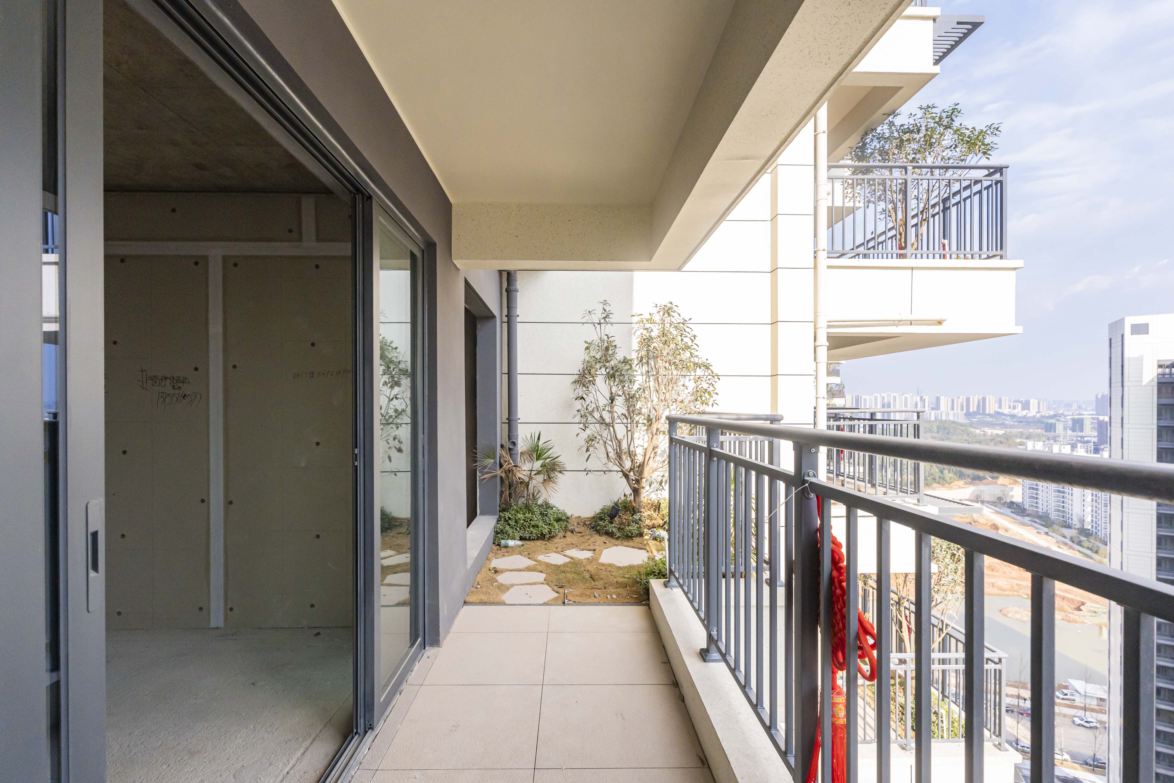 保利和光尘樾 4室2厅2卫 145.0万 保利和光尘樾 4室2厅2卫 145.0万阳台