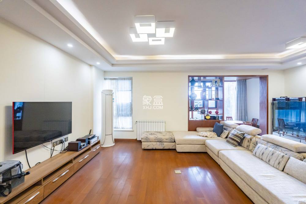藏珑湖上国际花园  5室2厅2卫   218.00万