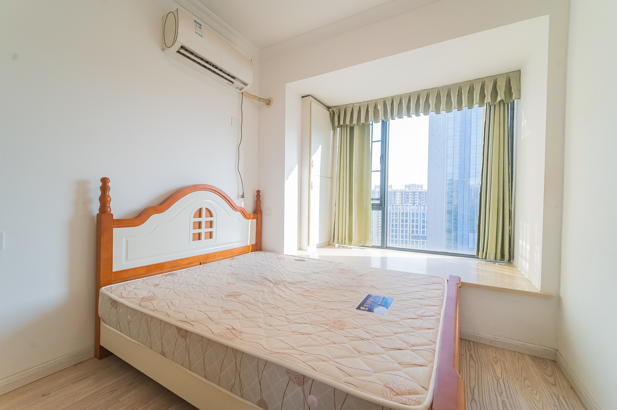 方略城市广场  4室2厅2卫    110.0万 方略城市广场  4室2厅2卫    110.0万卧室