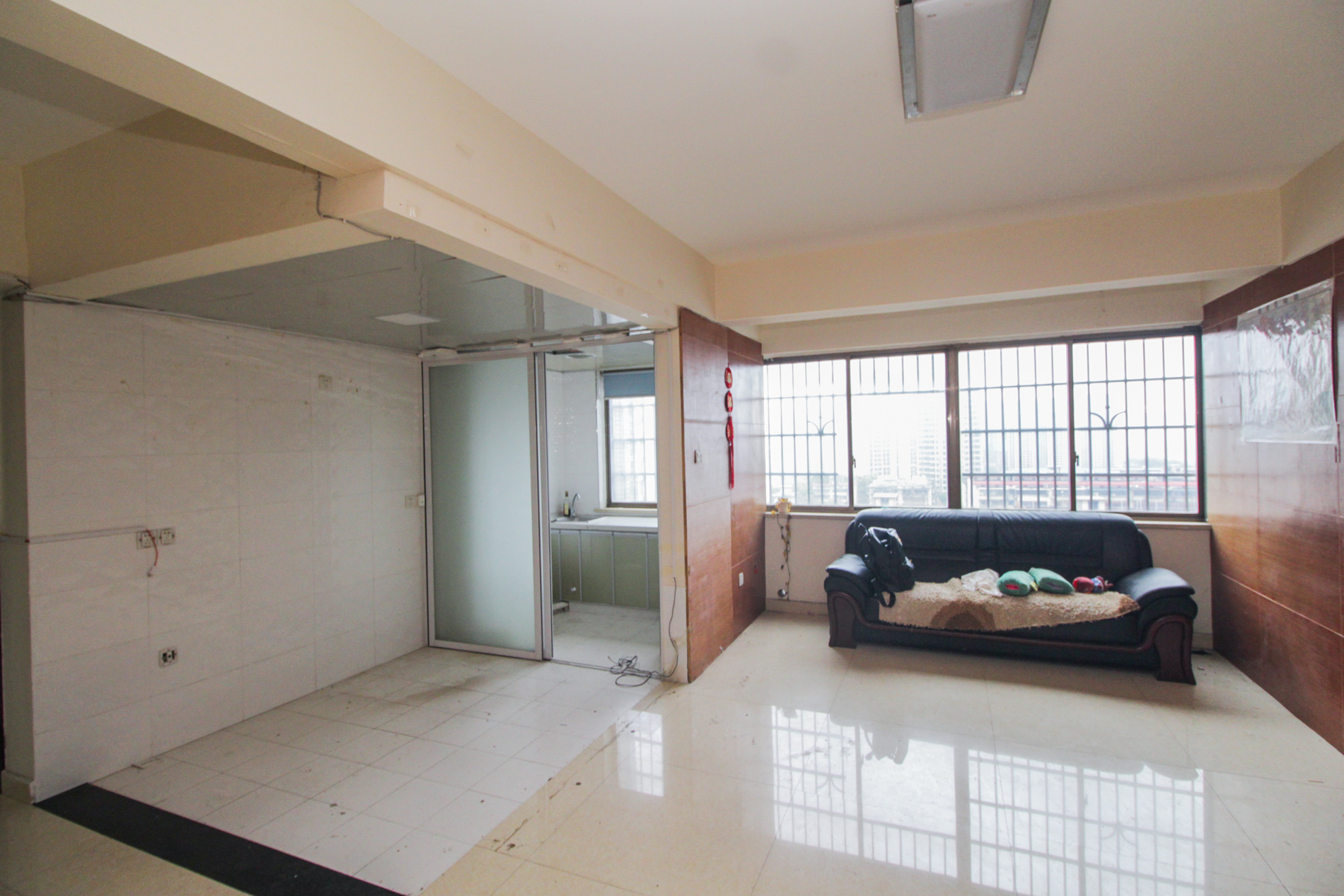 香颂国际 4室2厅2卫 108.0万 香颂国际 4室2厅2卫 108.0万客厅