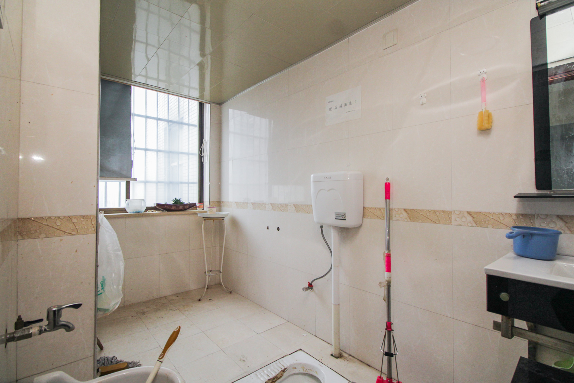 香颂国际 4室2厅2卫 108.0万 香颂国际 4室2厅2卫 108.0万卫生间