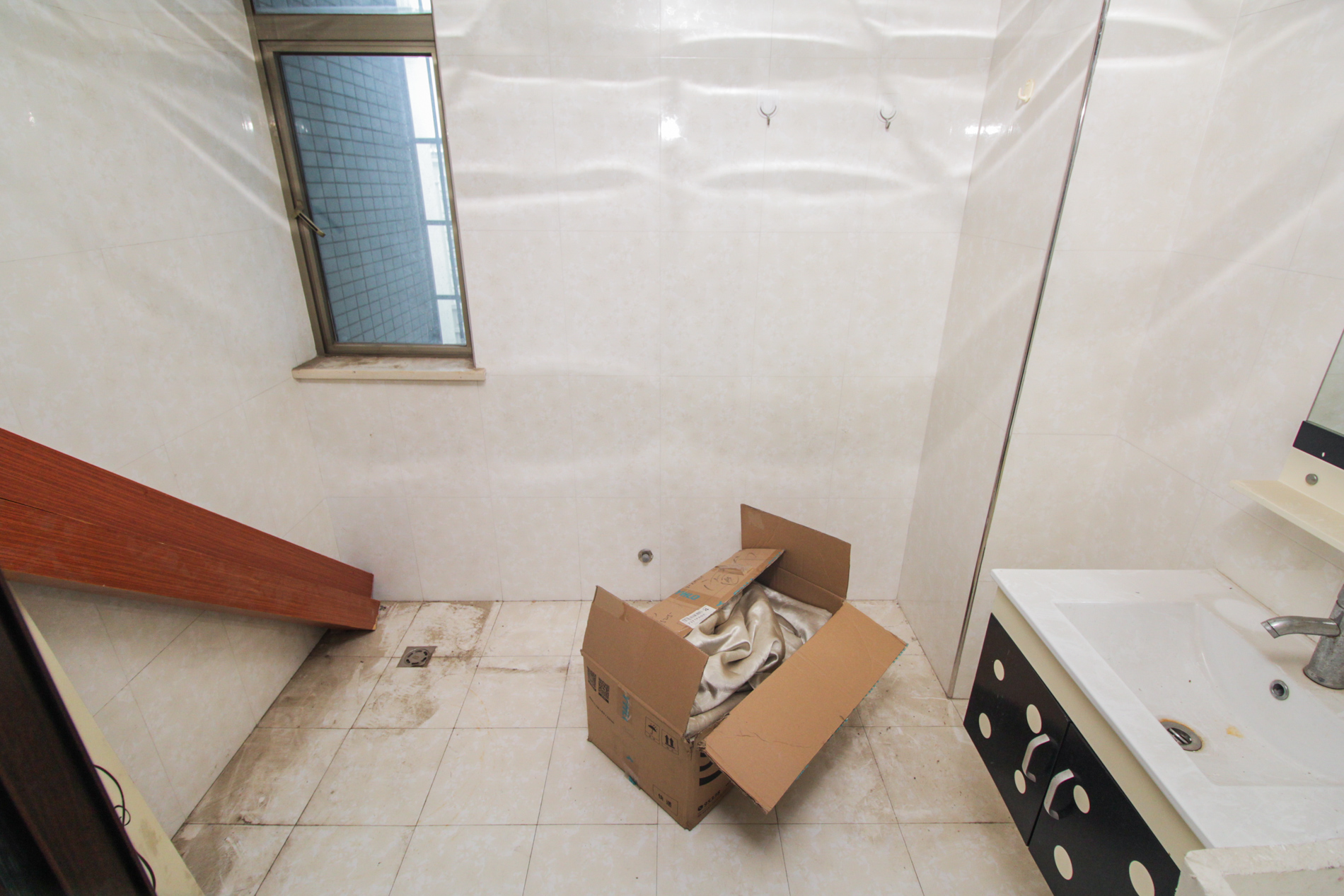 香颂国际 4室2厅2卫 108.0万 香颂国际 4室2厅2卫 108.0万卫生间