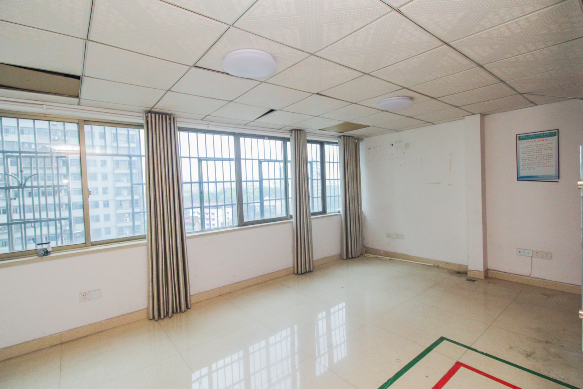 香颂国际 4室2厅2卫 108.0万 香颂国际 4室2厅2卫 108.0万卧室