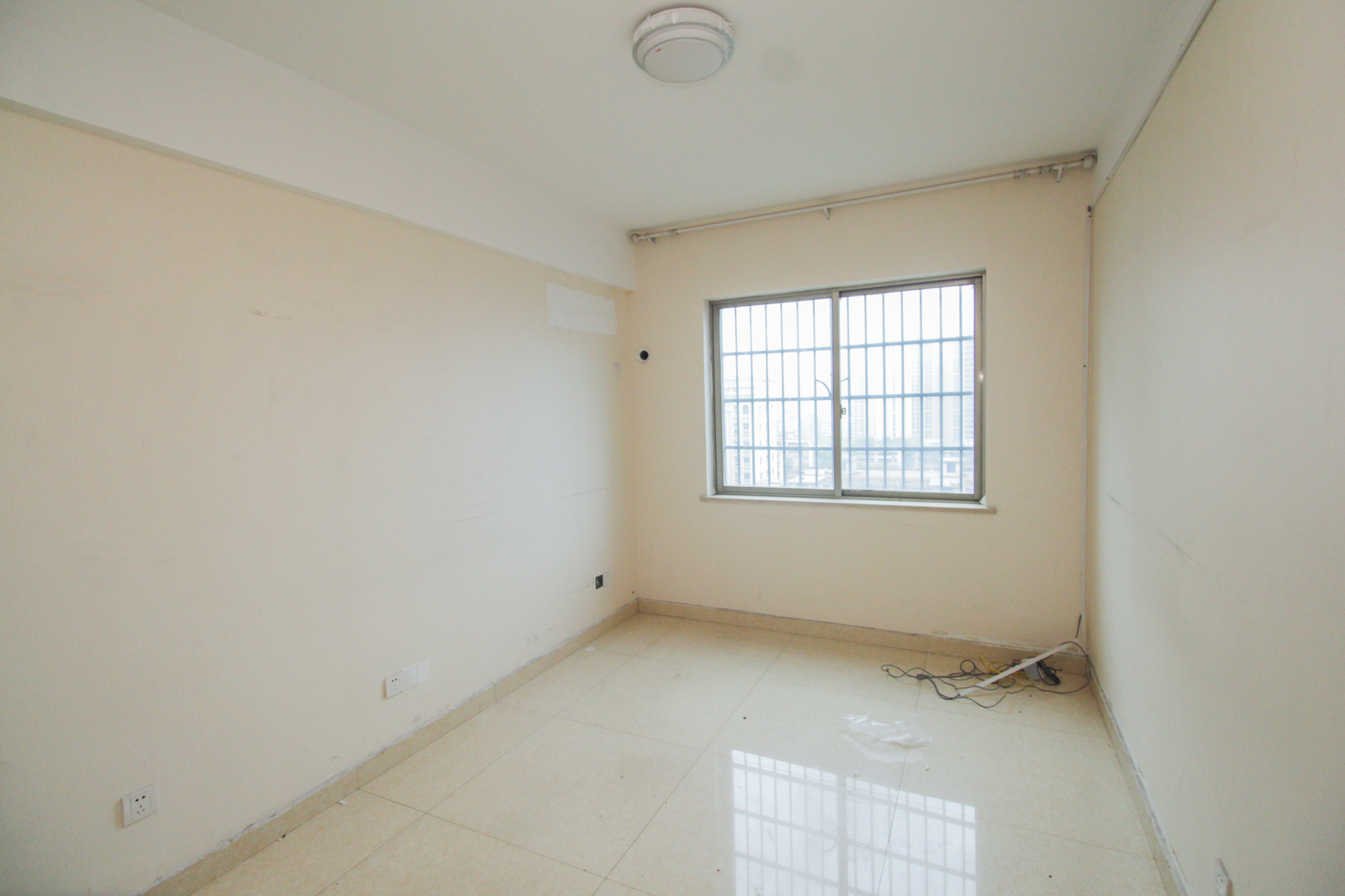 香颂国际 4室2厅2卫 108.0万 香颂国际 4室2厅2卫 108.0万卧室