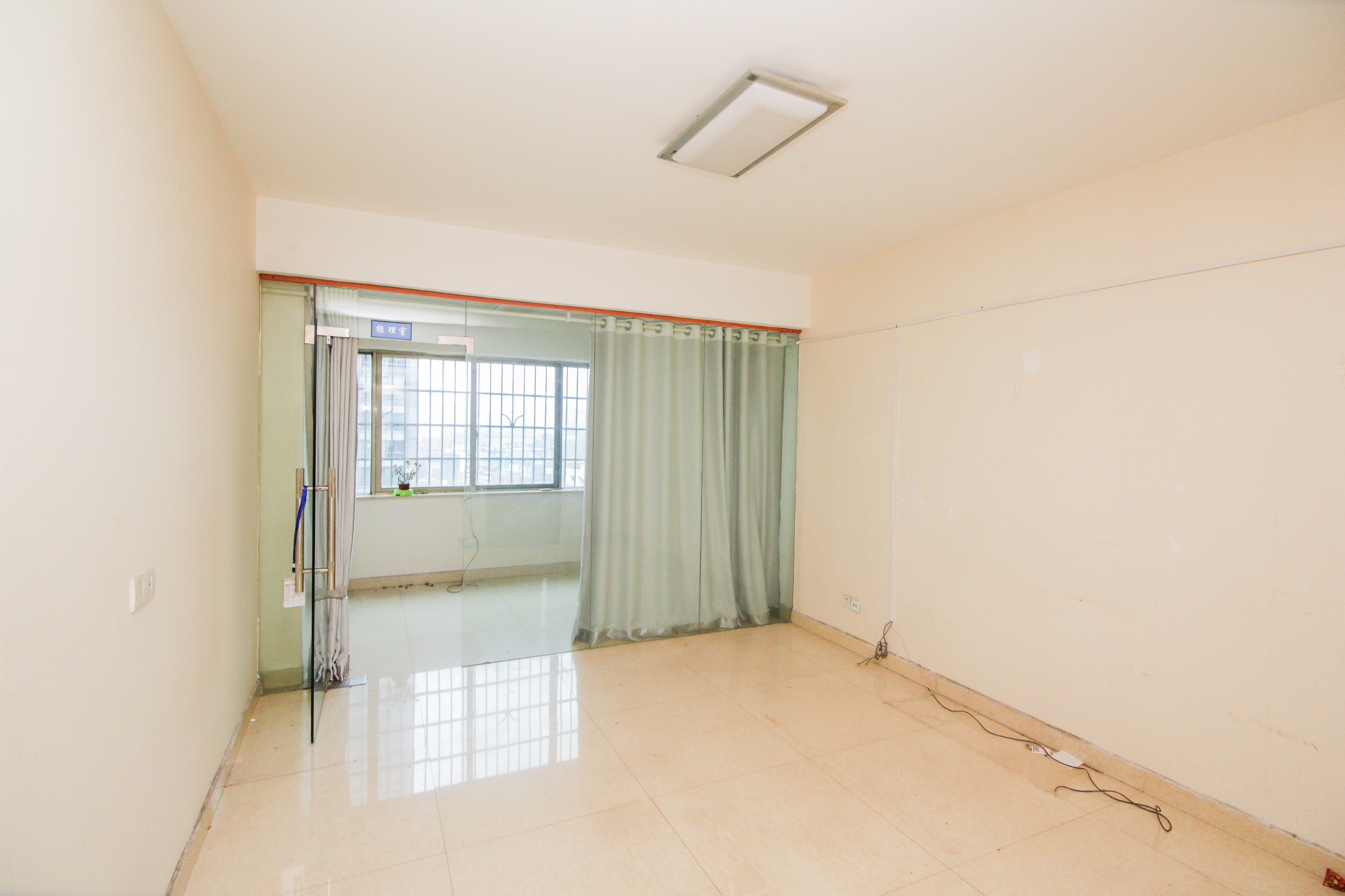 香颂国际 4室2厅2卫 108.0万 香颂国际 4室2厅2卫 108.0万卧室