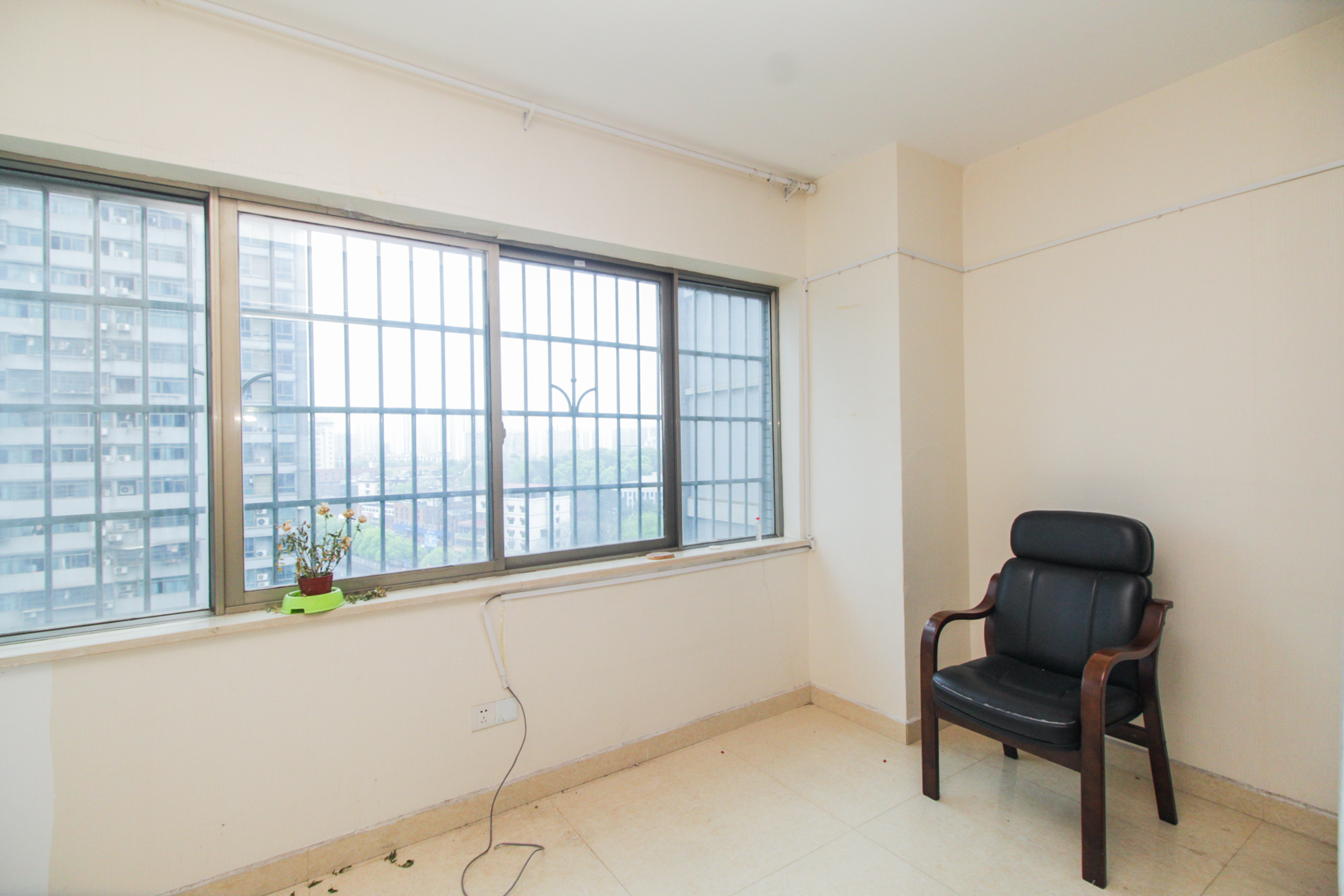 香颂国际 4室2厅2卫 108.0万 香颂国际 4室2厅2卫 108.0万阳台