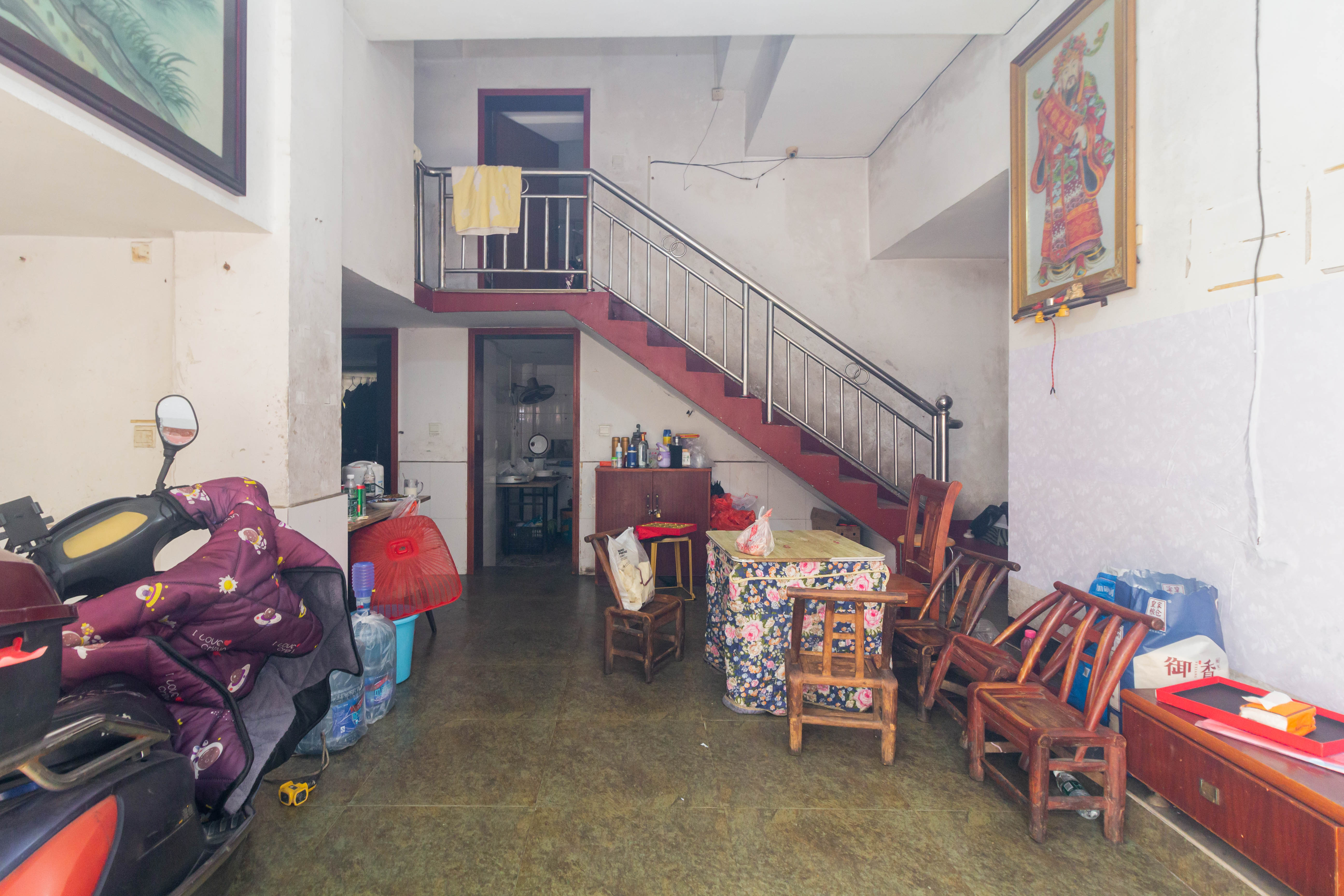 泉塘小区  1室2厅2卫    236.0万 泉塘小区  1室2厅2卫    236.0万客厅