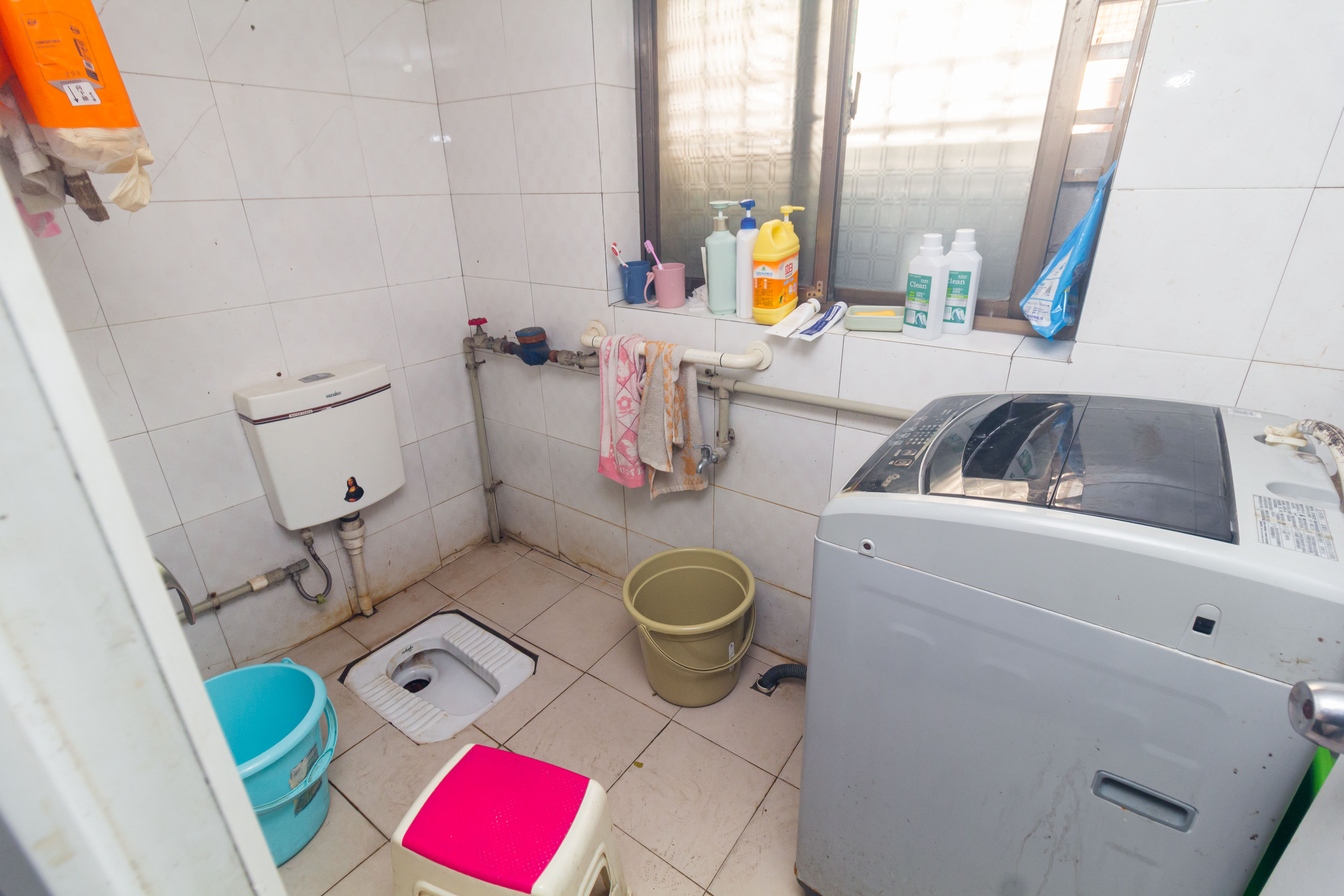 泉塘小区  1室2厅2卫    236.0万 泉塘小区  1室2厅2卫    236.0万卫生间