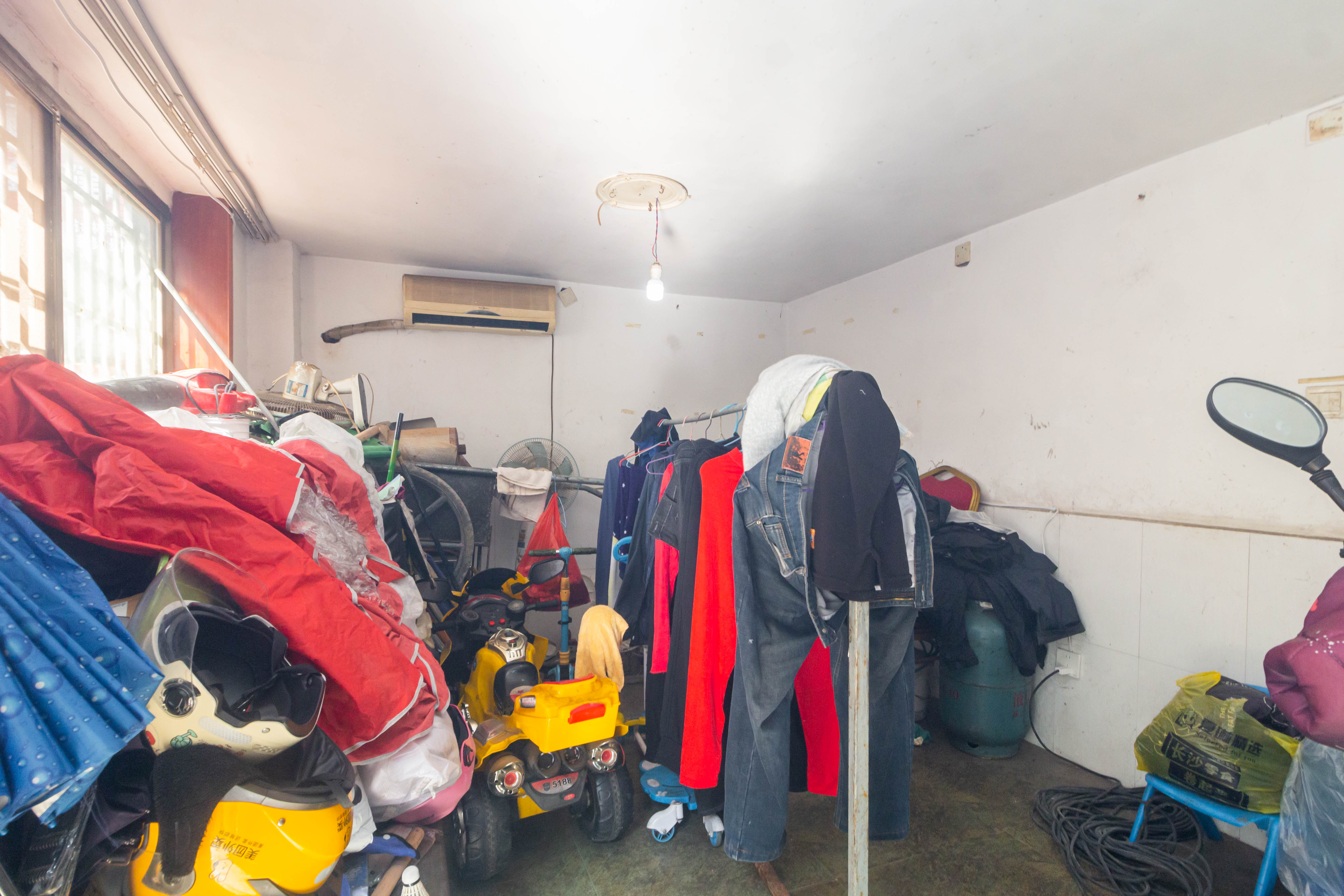 泉塘小区  1室2厅2卫    236.0万 泉塘小区  1室2厅2卫    236.0万卧室