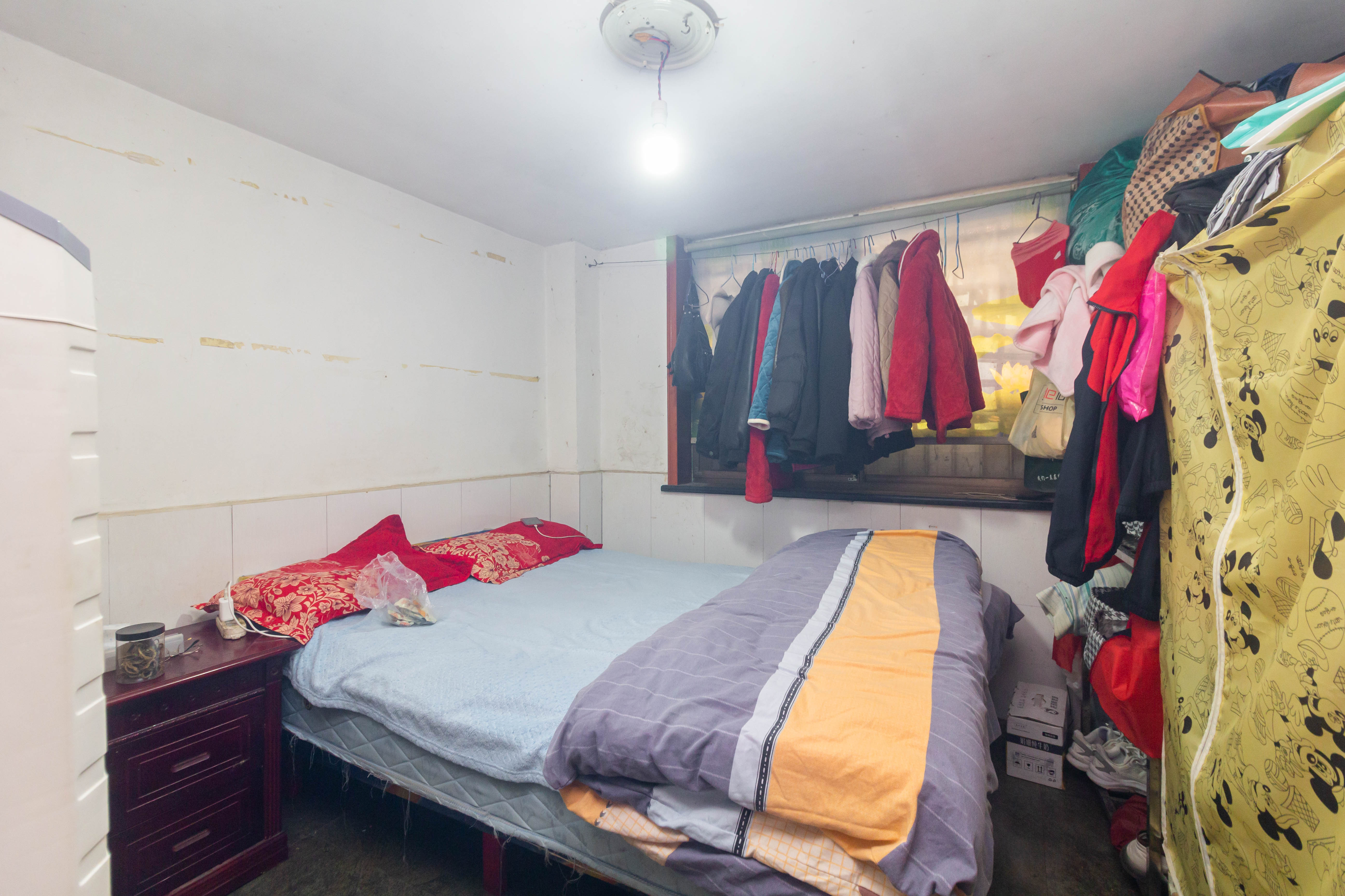 泉塘小区  1室2厅2卫    236.0万 泉塘小区  1室2厅2卫    236.0万卧室