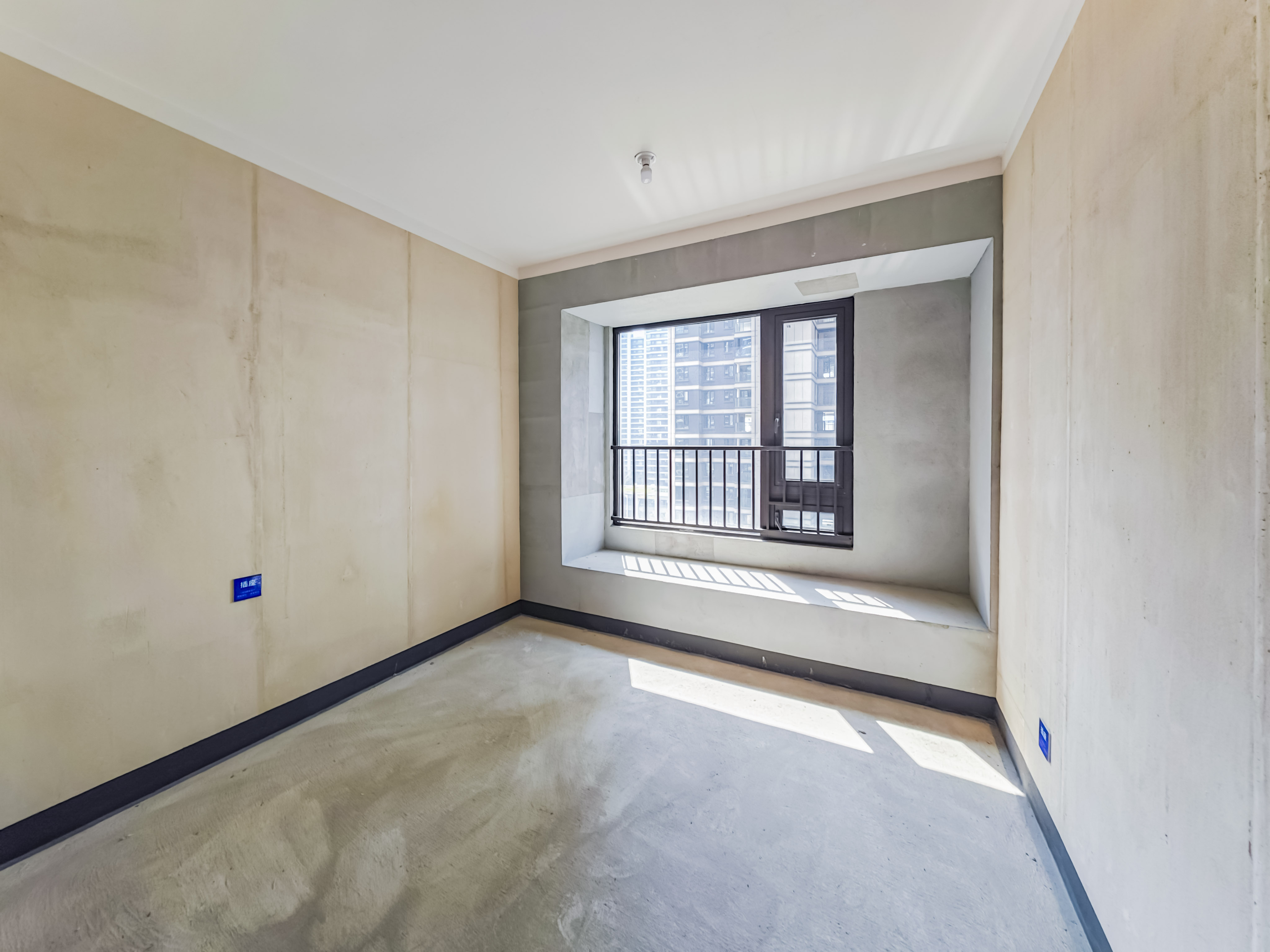建发玖洲观澜  5室2厅2卫   298.00万其他