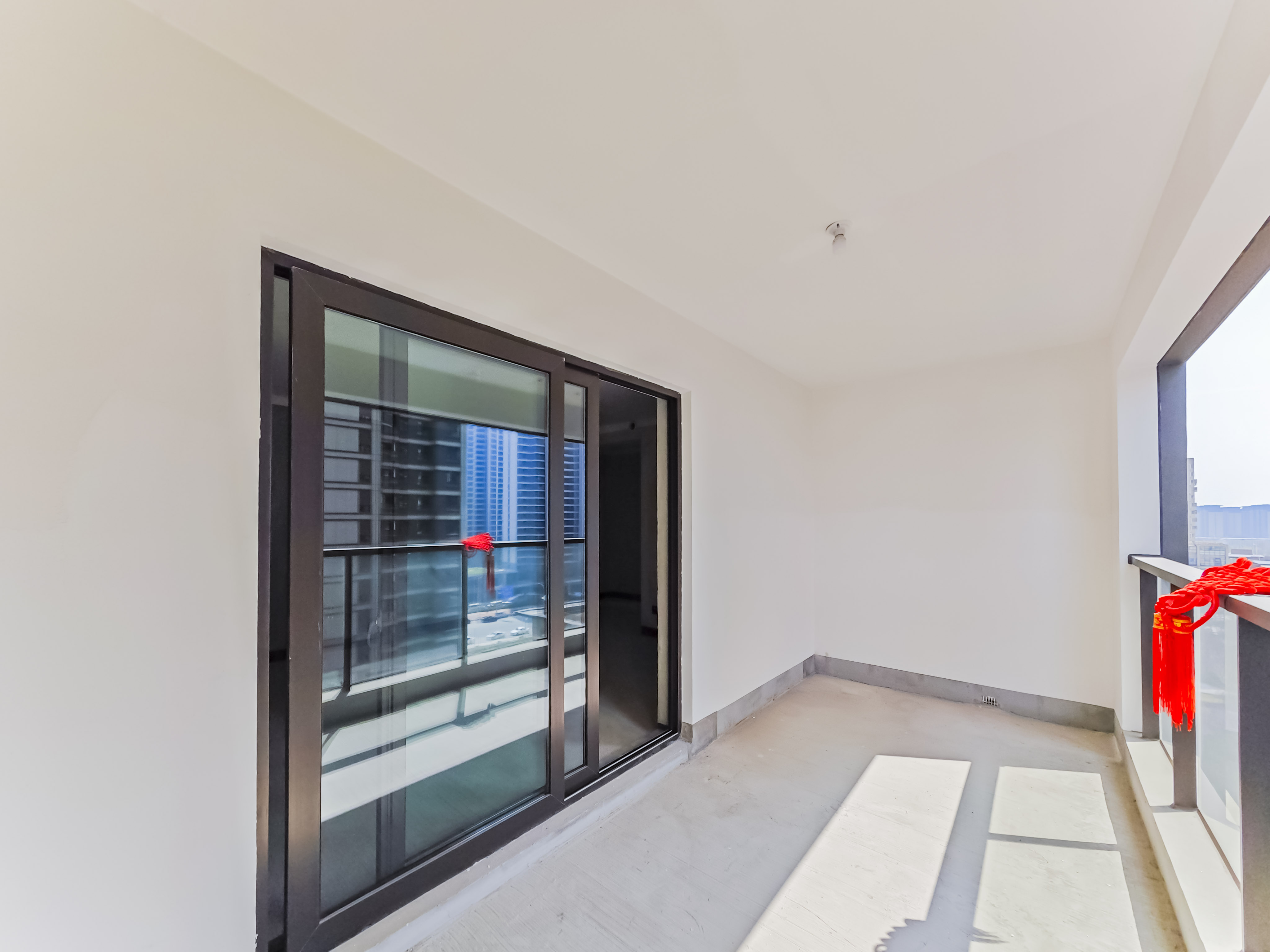 建发玖洲观澜  5室2厅2卫   298.00万其他