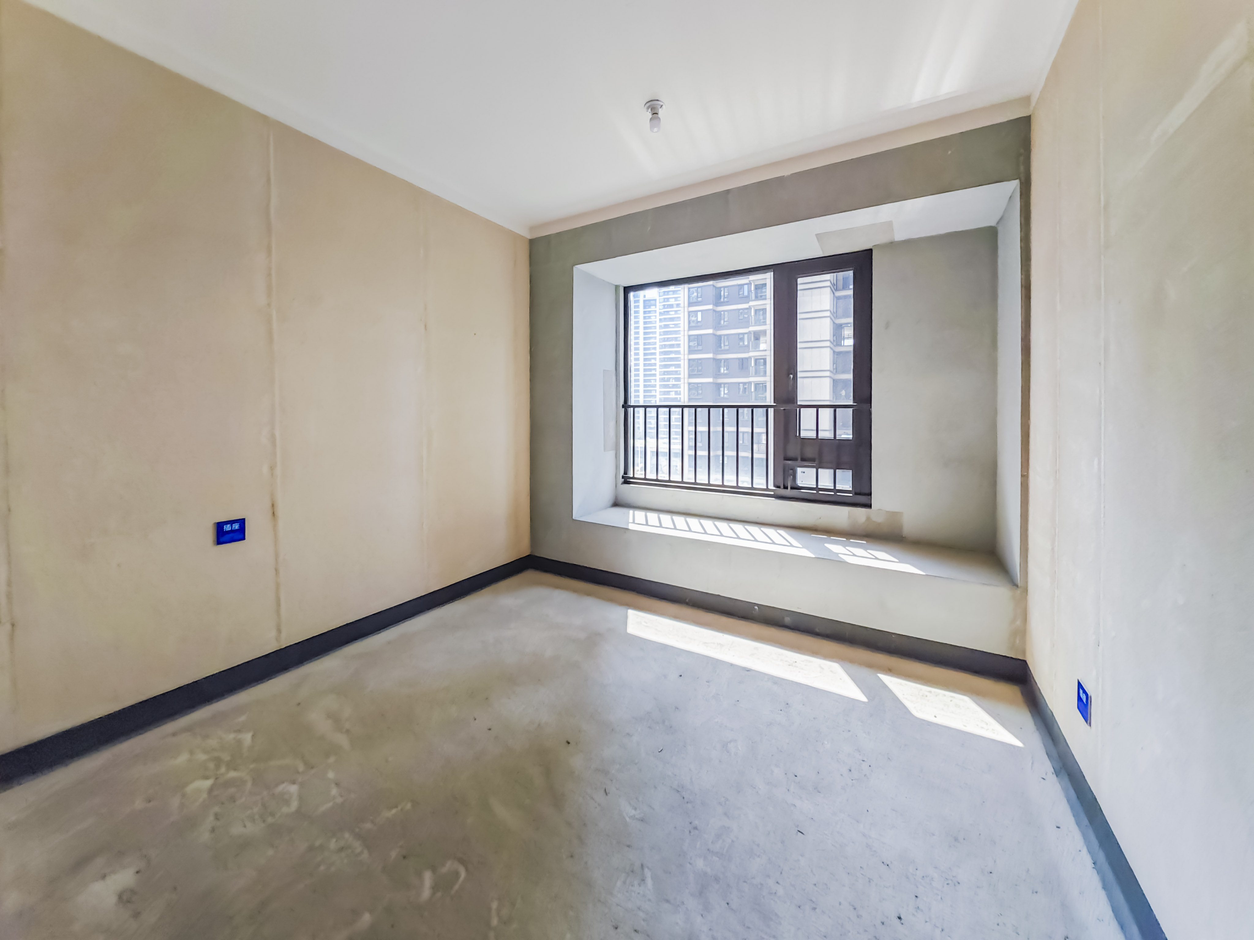 建发玖洲观澜  5室2厅1卫   298.00万其他