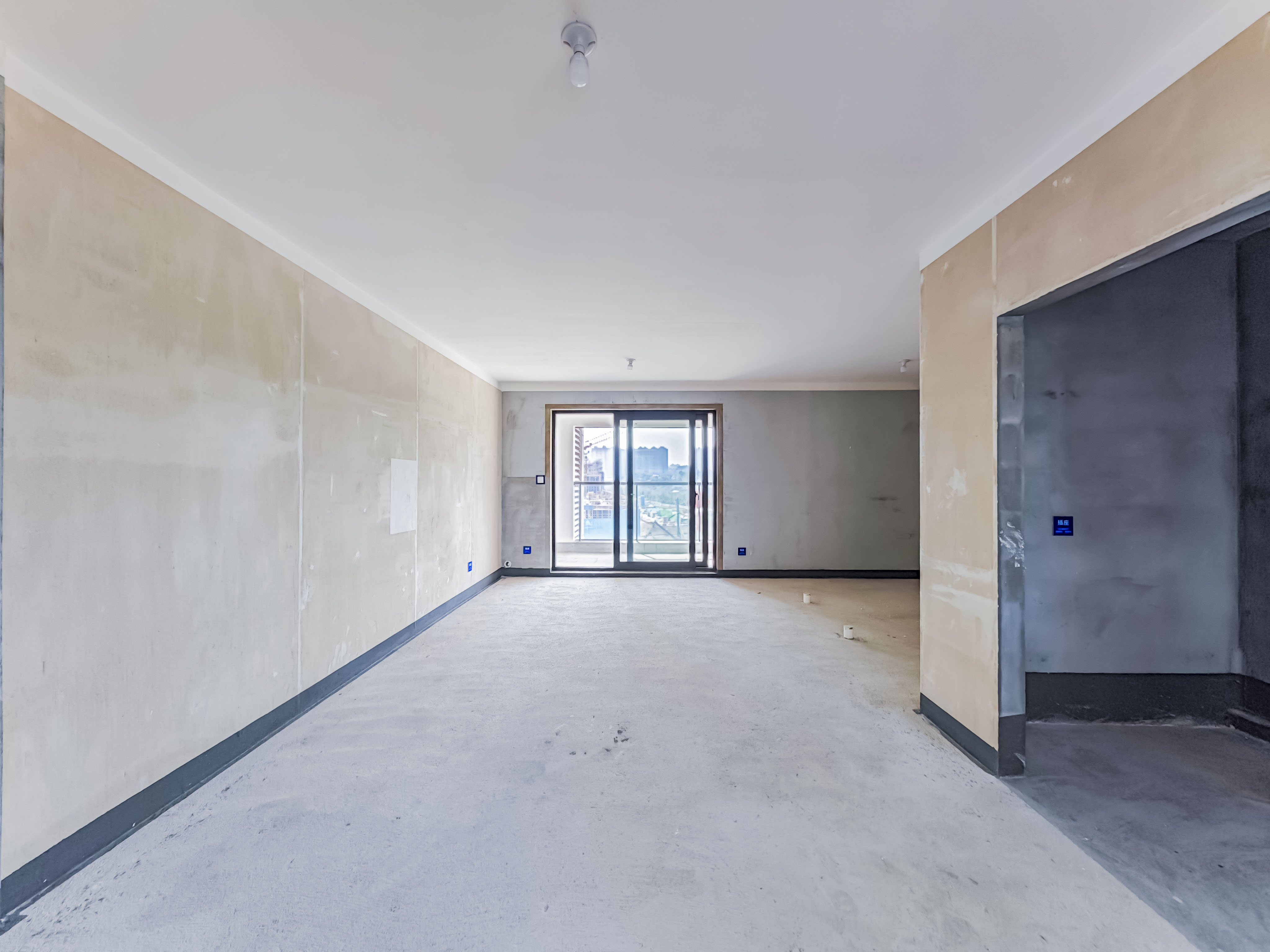 建发玖洲观澜  4室2厅2卫   180.00万
