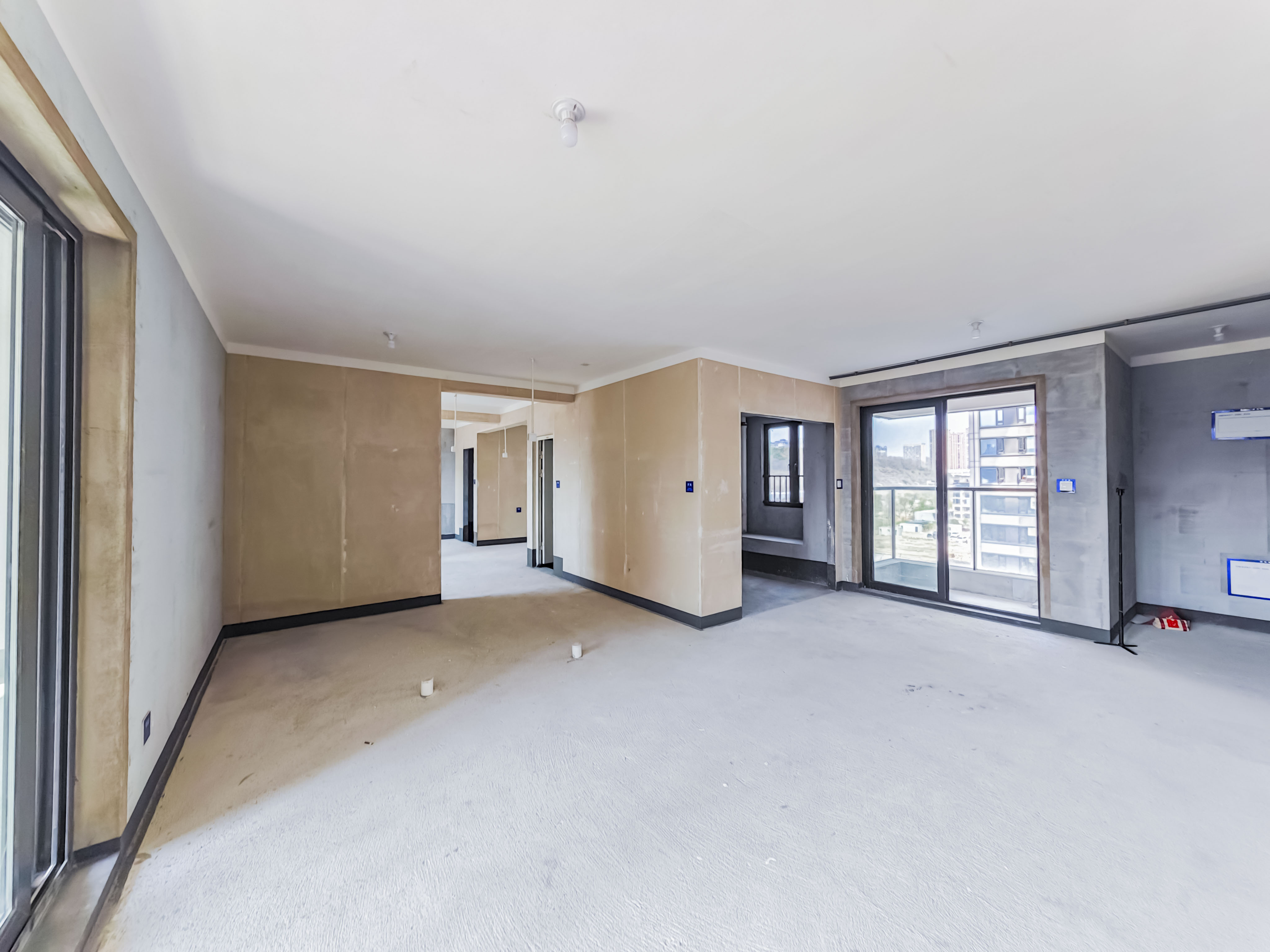 建发玖洲观澜  4室2厅2卫    170.0万客厅
