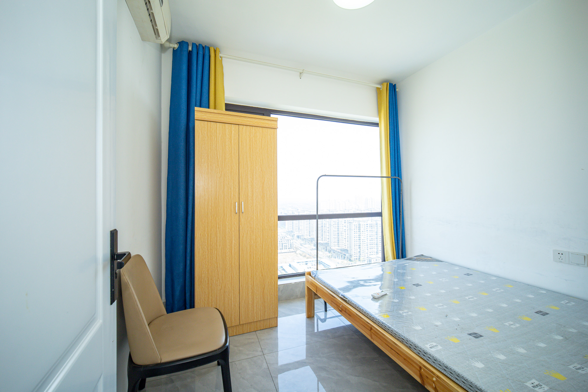 星湖湾二期高层  4室2厅2卫    111.8万 星湖湾二期高层  4室2厅2卫    111.8万卧室