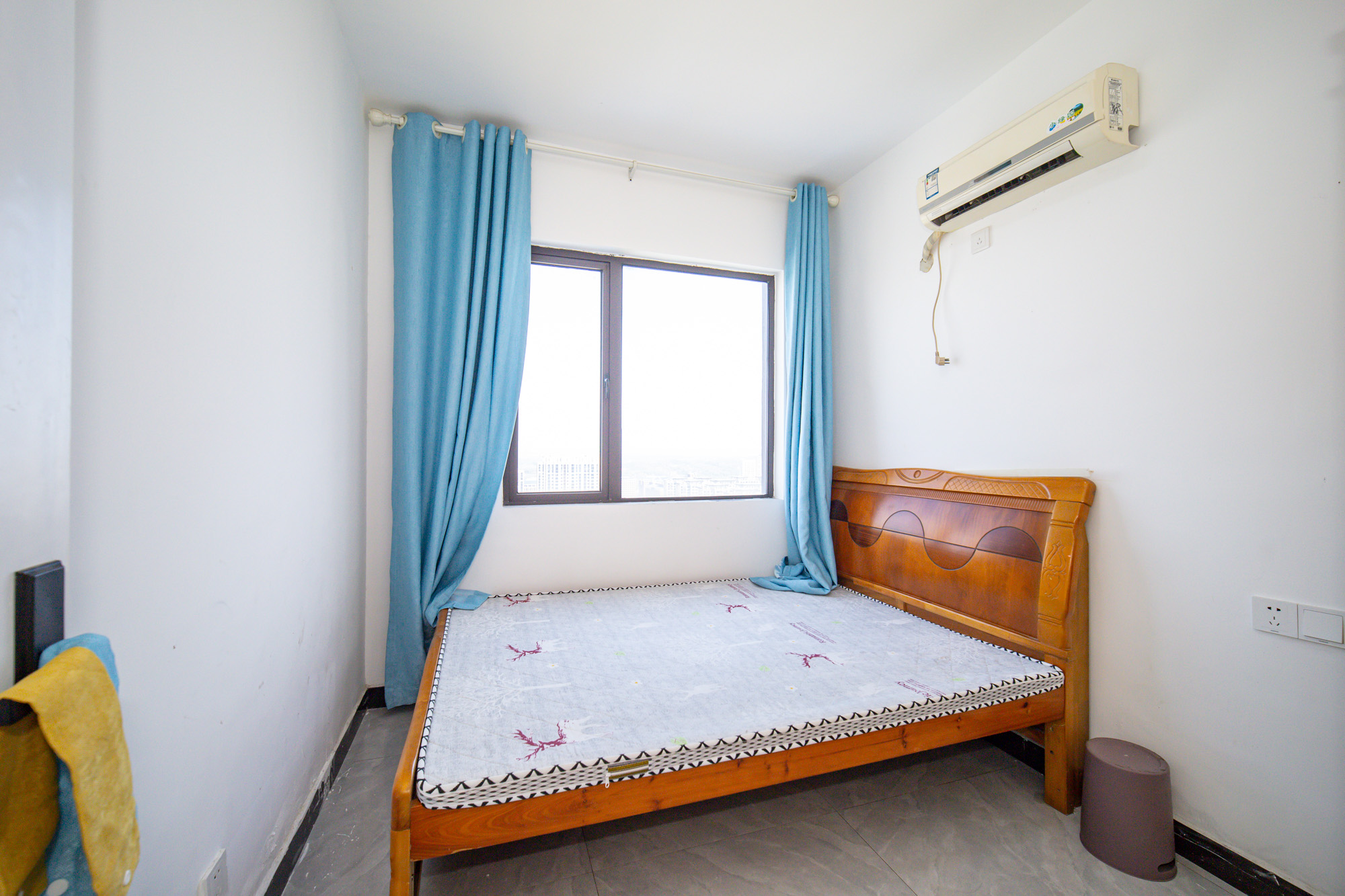 星湖湾二期高层  4室2厅2卫    111.8万 星湖湾二期高层  4室2厅2卫    111.8万卧室