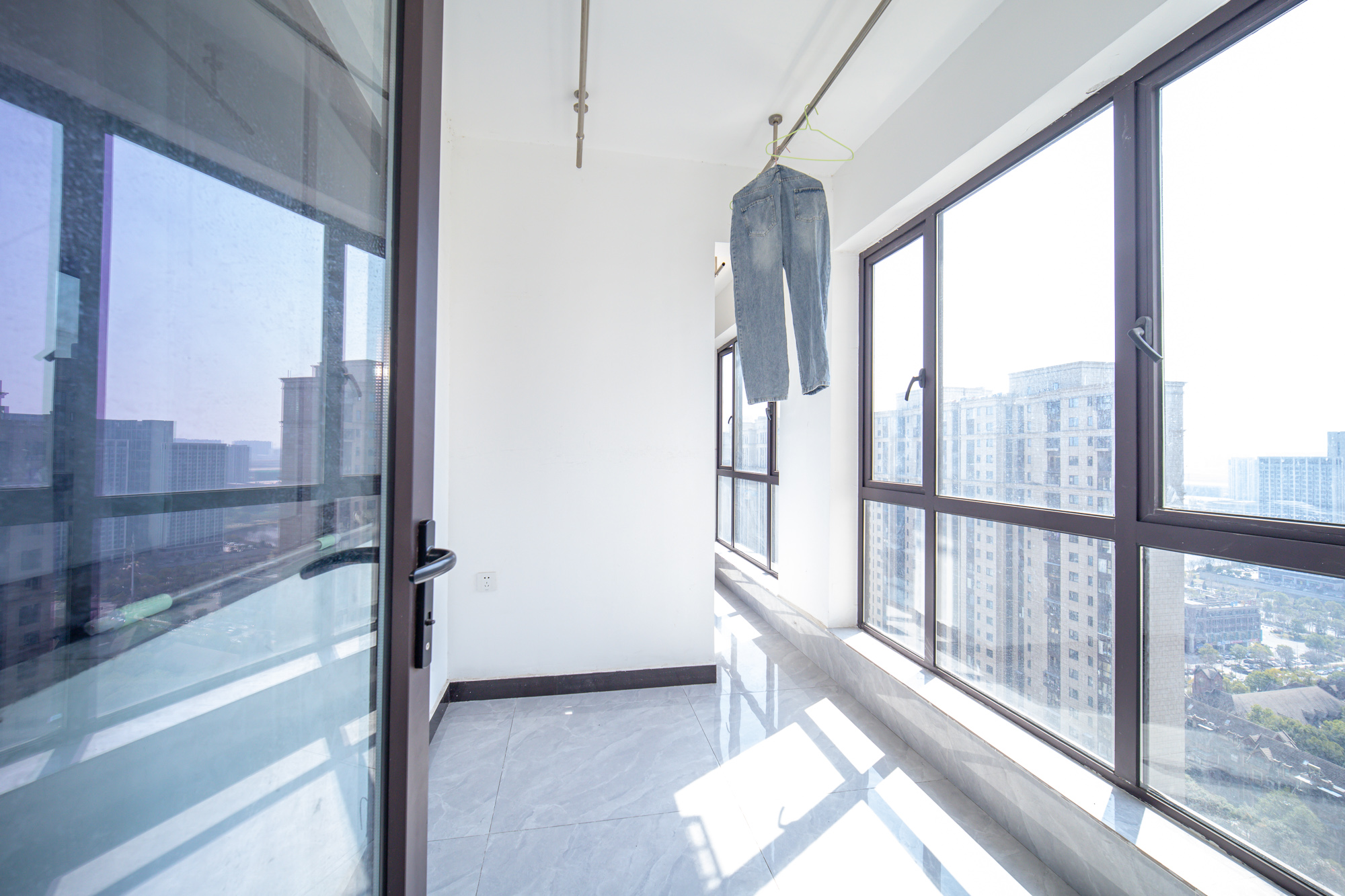 星湖湾二期高层  4室2厅2卫    111.8万 星湖湾二期高层  4室2厅2卫    111.8万阳台