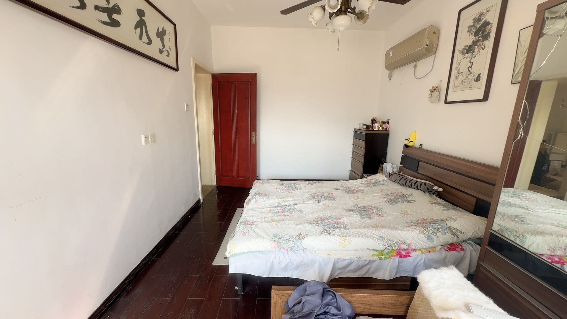 耀华大厦 7室2厅3卫 68.8万 耀华大厦 7室2厅3卫 68.8万室内图