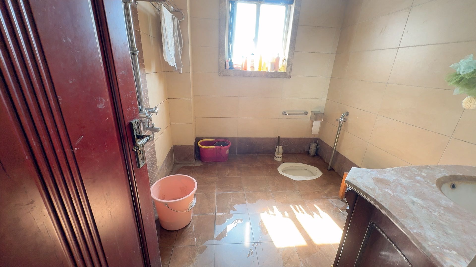 耀华大厦 7室2厅3卫 68.8万 耀华大厦 7室2厅3卫 68.8万室内图