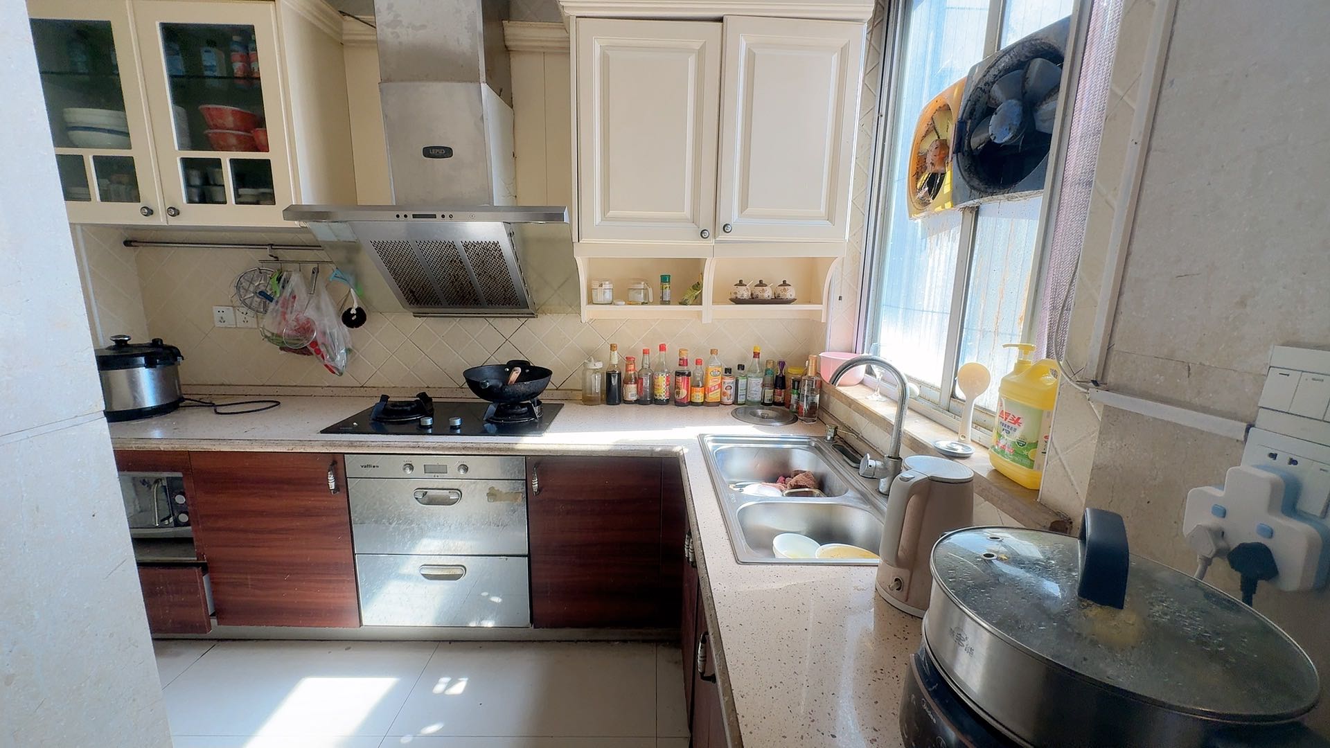 耀华大厦 7室2厅3卫 68.8万 耀华大厦 7室2厅3卫 68.8万室内图