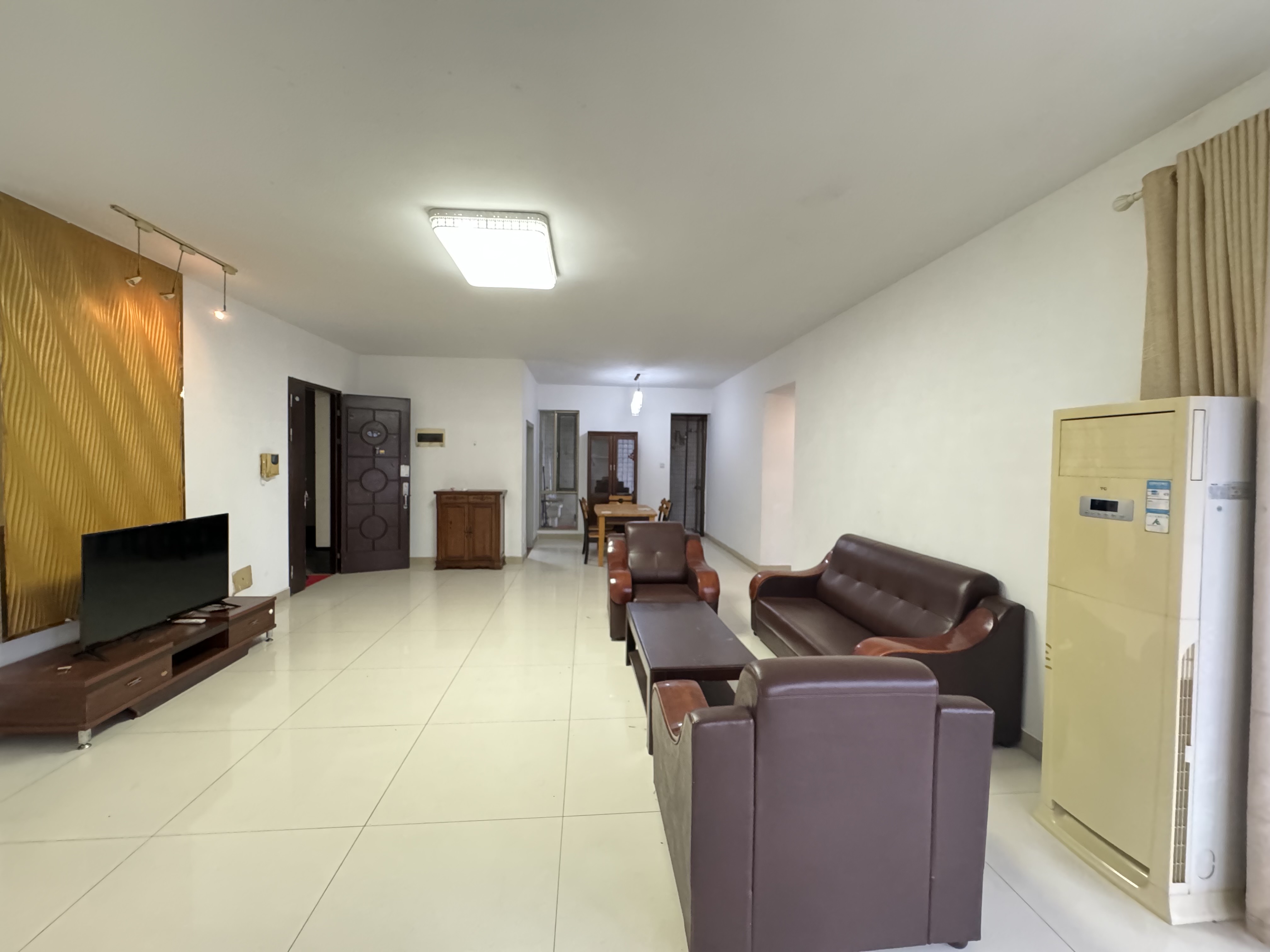 海岸壹号  4室2厅2卫    4700.0元/月 海岸壹号  4室2厅2卫    4700.0元/月室内图