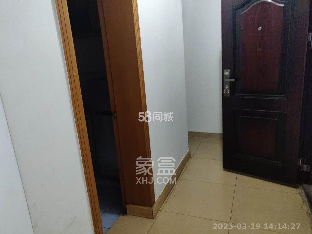 桔园小区1-8片  2室1厅1卫    1400.0元/月 桔园小区1-8片  2室1厅1卫    1400.0元/月室内图