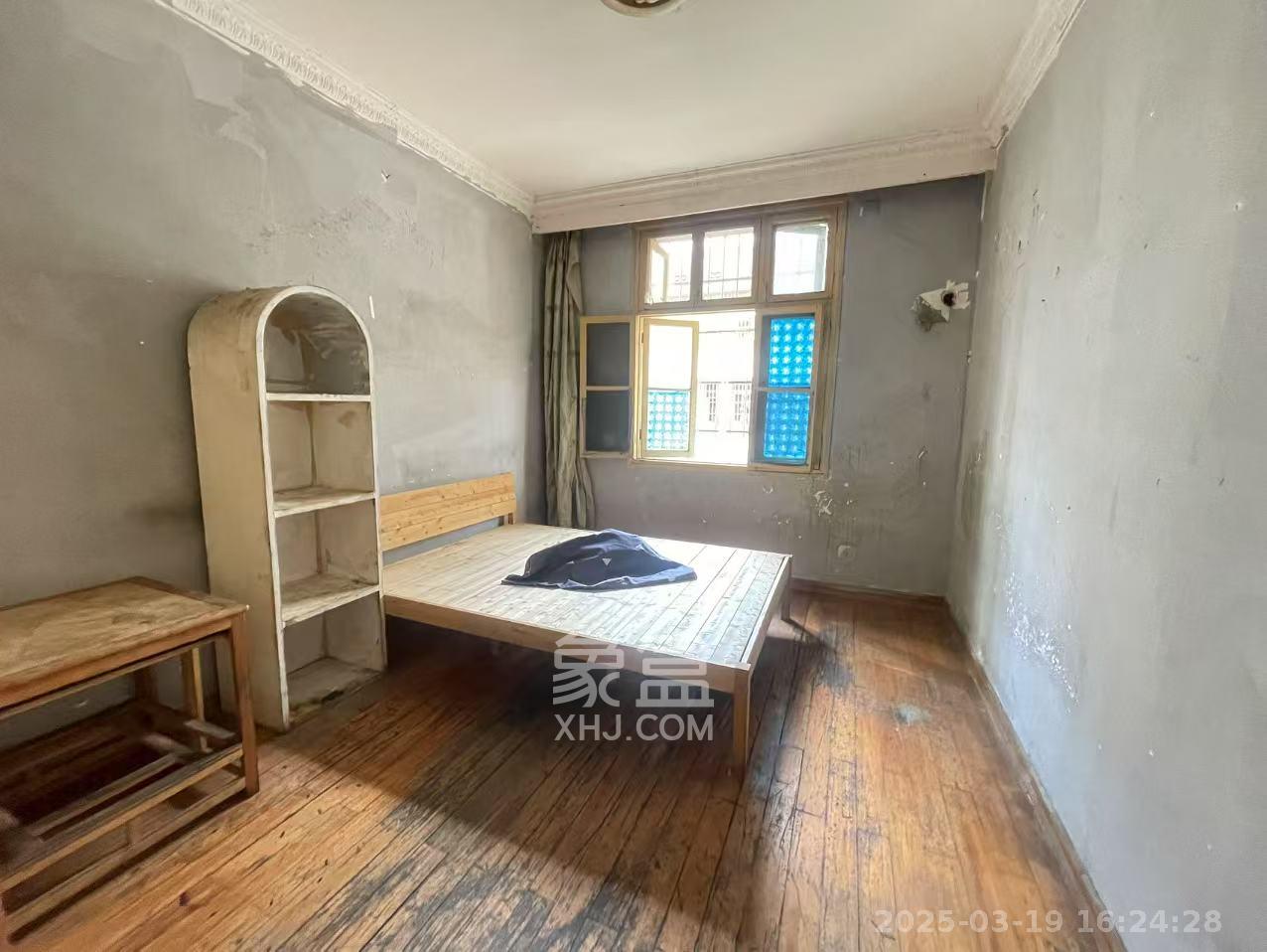 下碧湘街小区 3室2厅1卫 1800.0元/月 下碧湘街小区 3室2厅1卫 1800.0元/月室内图