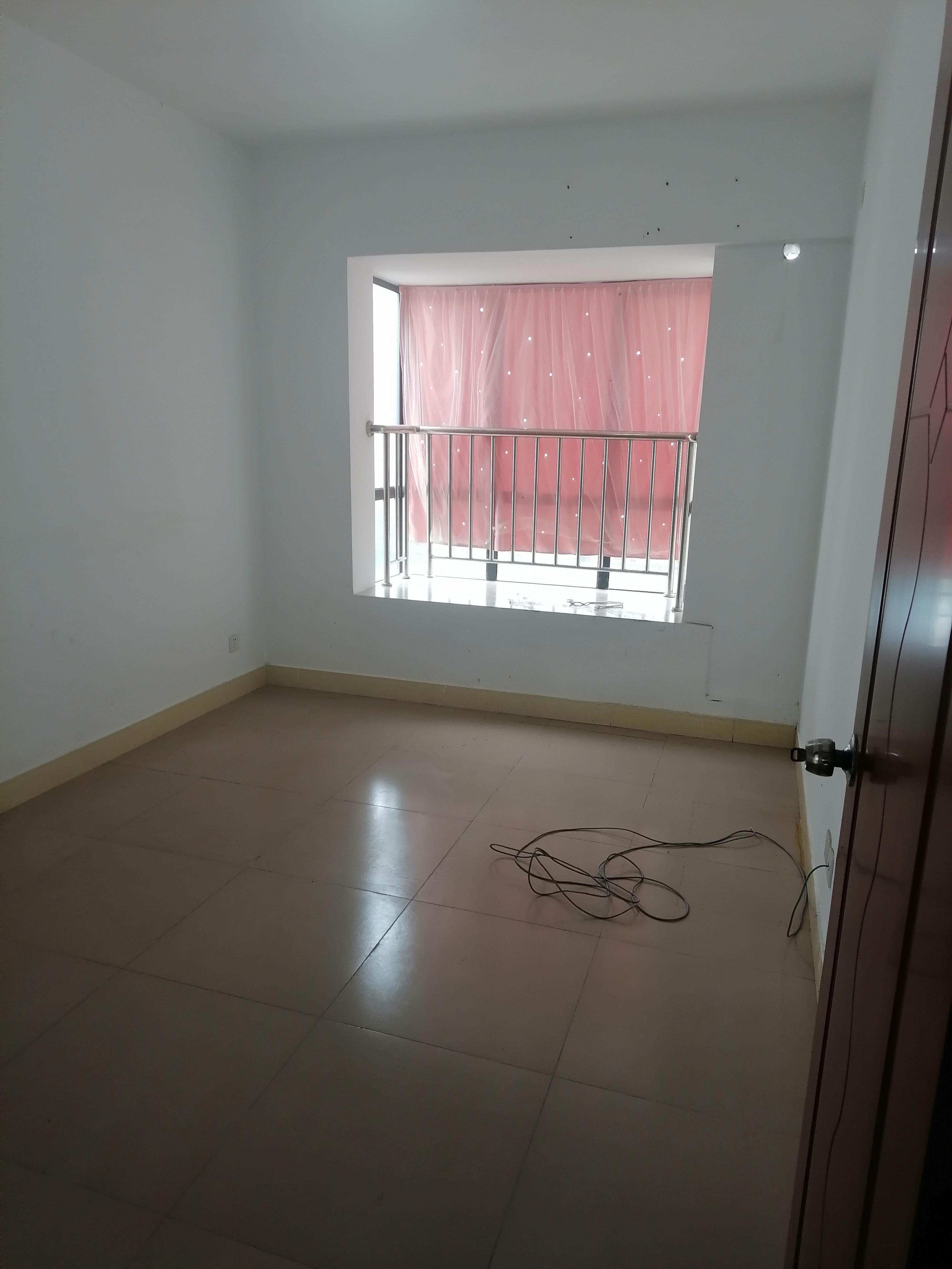 红城湖延长线(别名:滨江华庭) 3室2厅2卫 2300.0元/月 红城湖延长线(别名:滨江华庭) 3室2厅2卫 2300.0元/月室内图