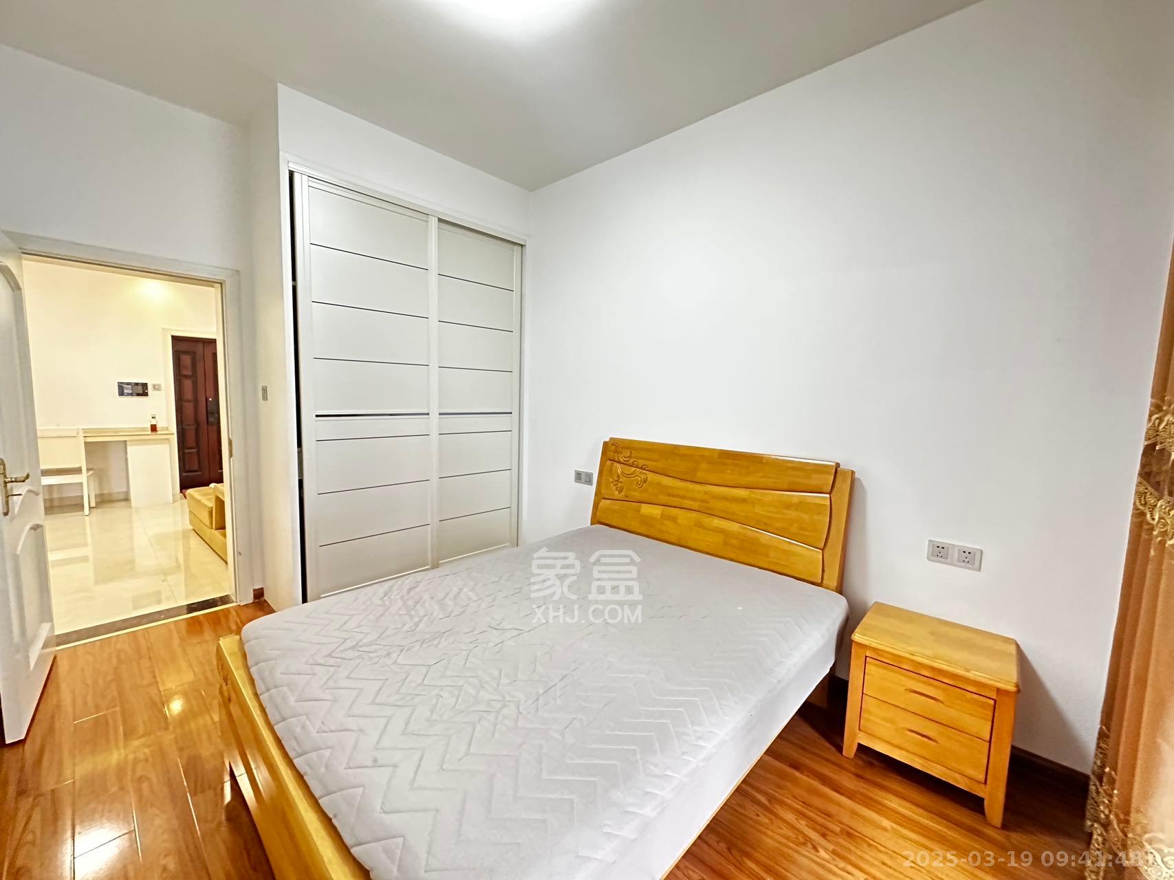 东方名苑臻锦园 2室2厅1卫 54.8万 东方名苑臻锦园 2室2厅1卫 54.8万客厅