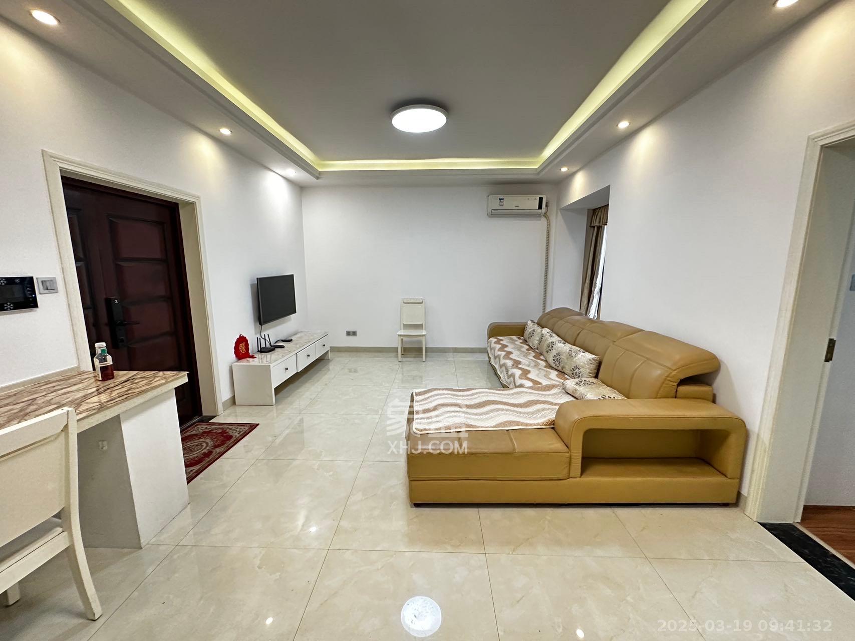 东方名苑臻锦园 2室2厅1卫 54.8万 东方名苑臻锦园 2室2厅1卫 54.8万客厅