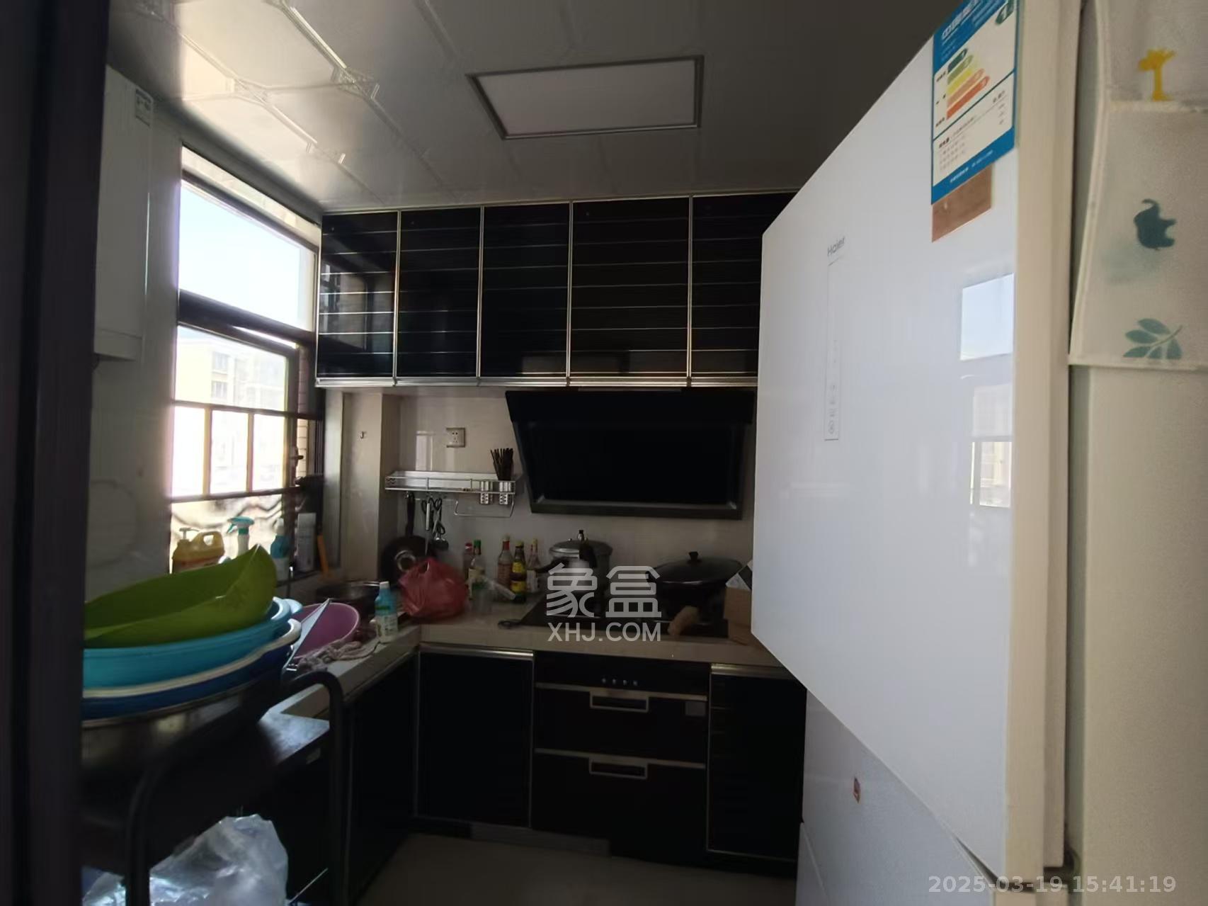 幸福庄园  3室2厅2卫   1600.00元/月室内图