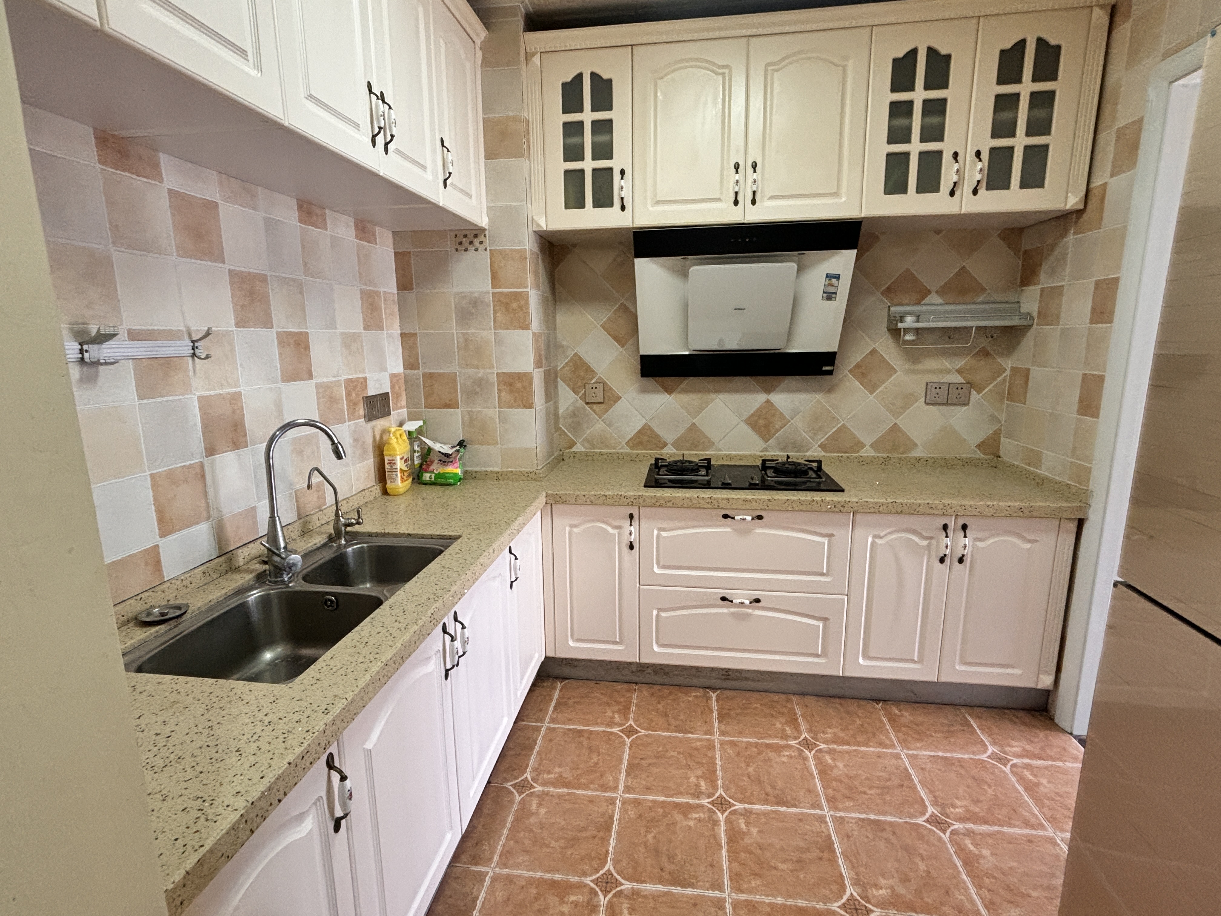 领御一方中心 2室1厅1卫 1700.0元/月 领御一方中心 2室1厅1卫 1700.0元/月室内图