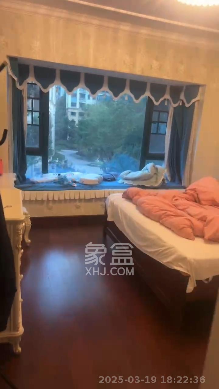 恒大翡翠华庭 3室2厅2卫 3200.0元/月 恒大翡翠华庭 3室2厅2卫 3200.0元/月室内图