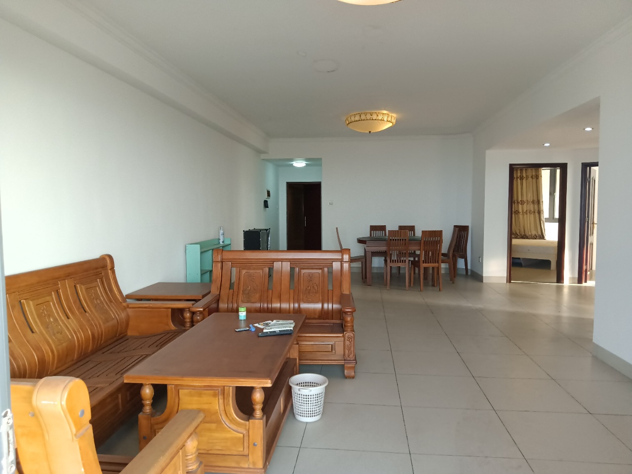 宝华海景 3室2厅2卫 4500.0元/月 宝华海景 3室2厅2卫 4500.0元/月室内图