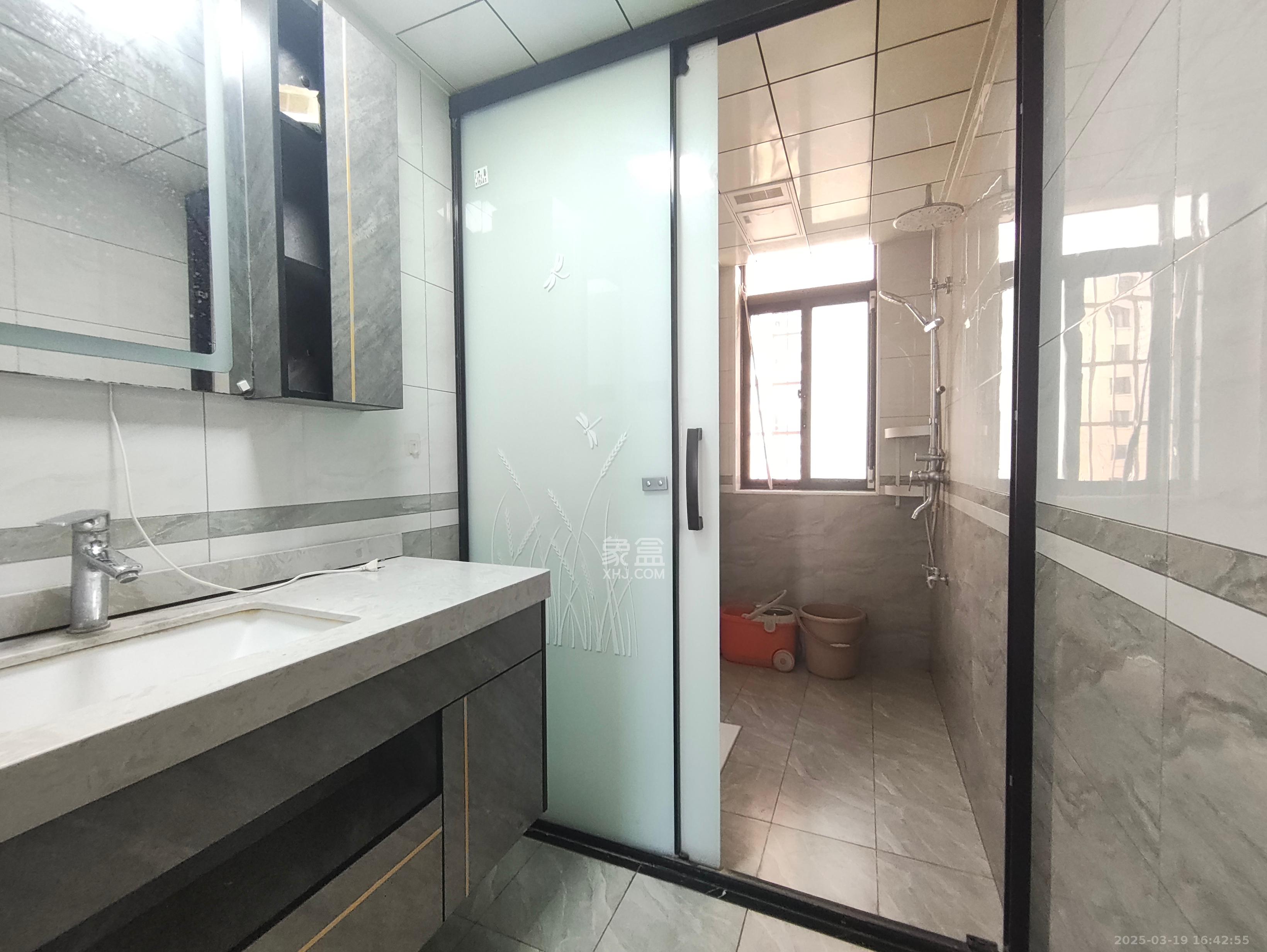 洋湖明园一期 3室2厅1卫 2100.0元/月 洋湖明园一期 3室2厅1卫 2100.0元/月室内图