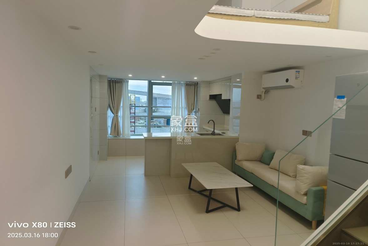 复地滨江金融中心  2室1厅1卫    2600.0元/月 复地滨江金融中心  2室1厅1卫    2600.0元/月室内图1